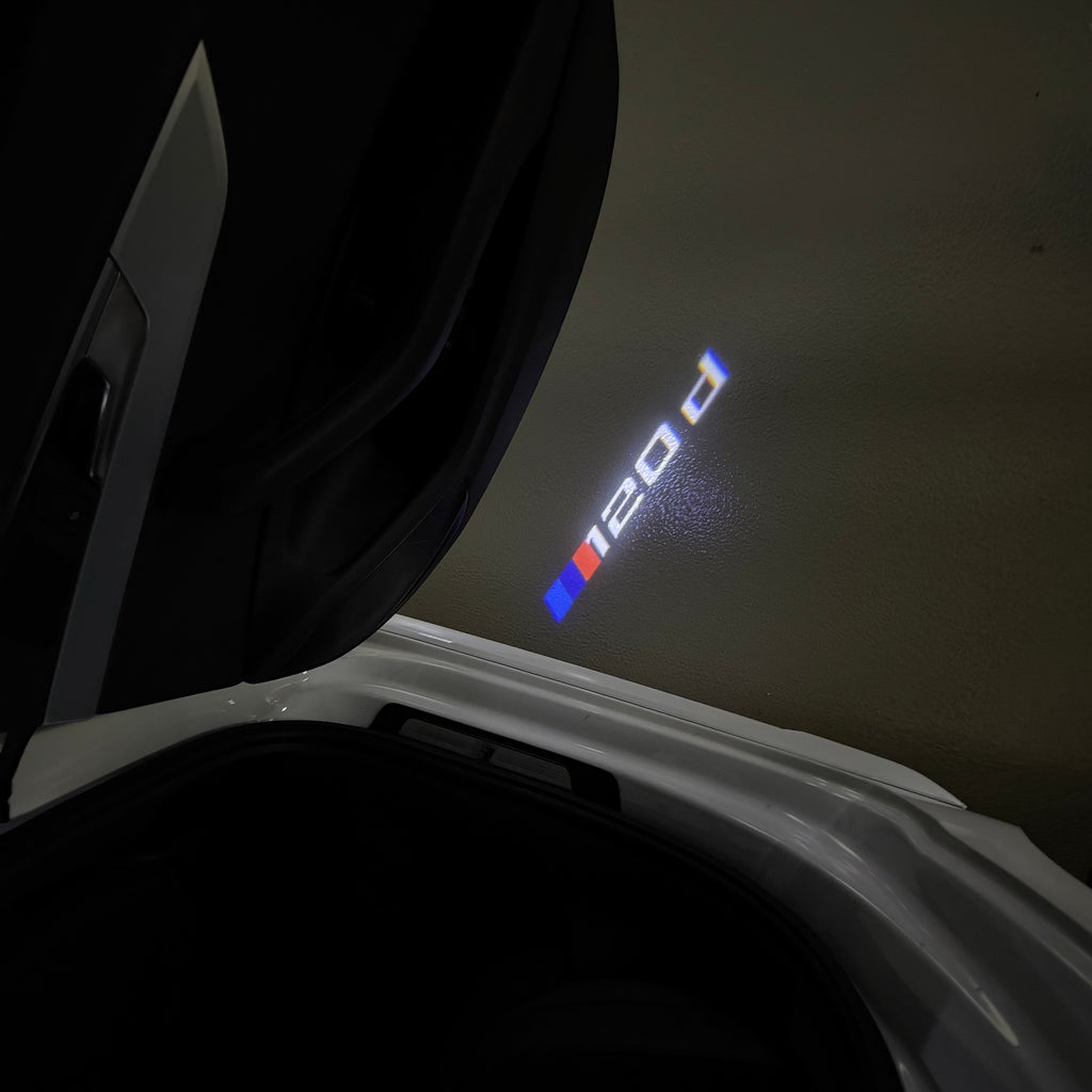 BMW M3 LOGO PROJECTOR LIGHTS Nr.24 (الكمية 1 = 1 مجموعة / 2 أضواء باب)