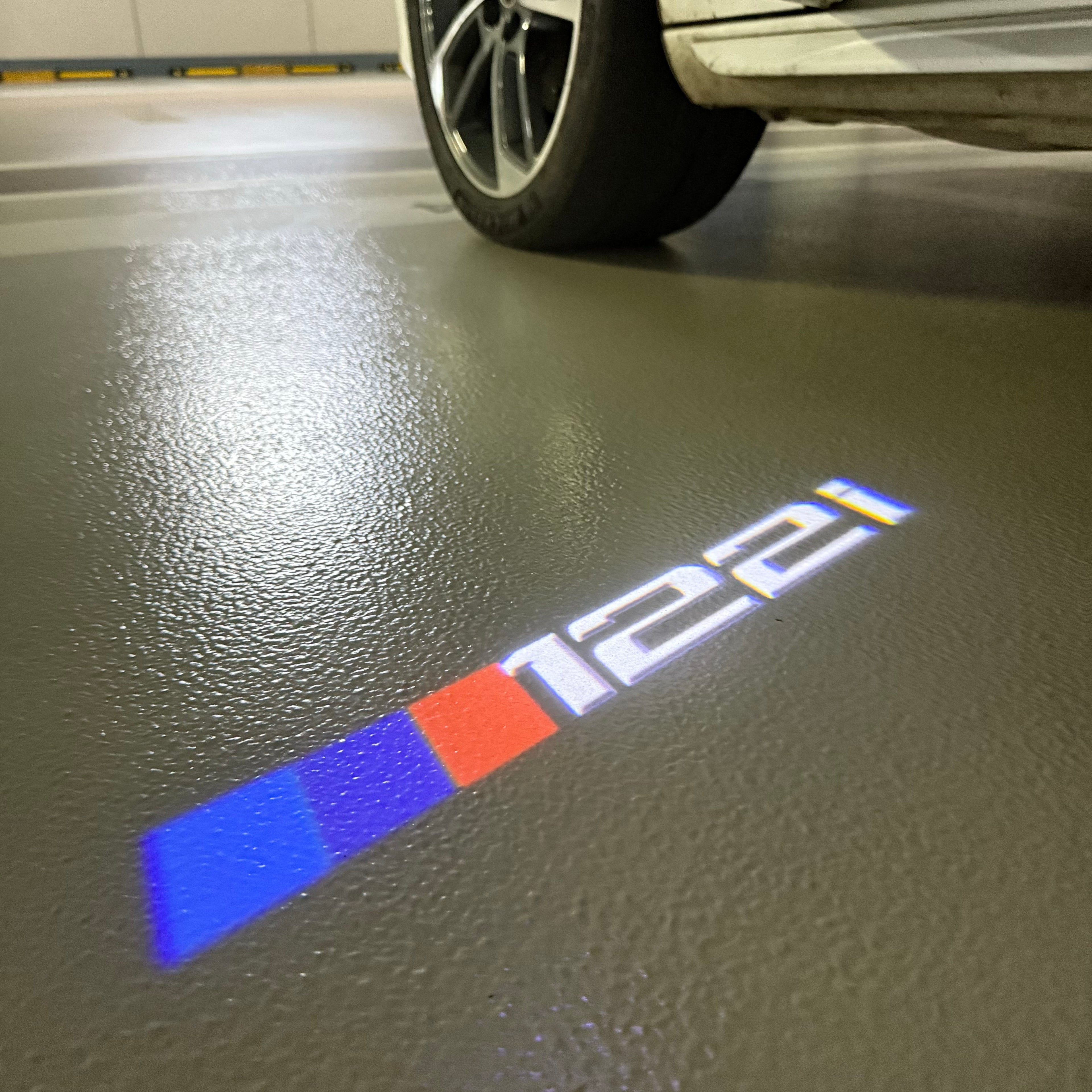 ÉCLAIRAGE DE PROJECTEUR BMW M3 LOGO Nr.24 (quantité 1 = 1 jeux / 2 feux de porte)
