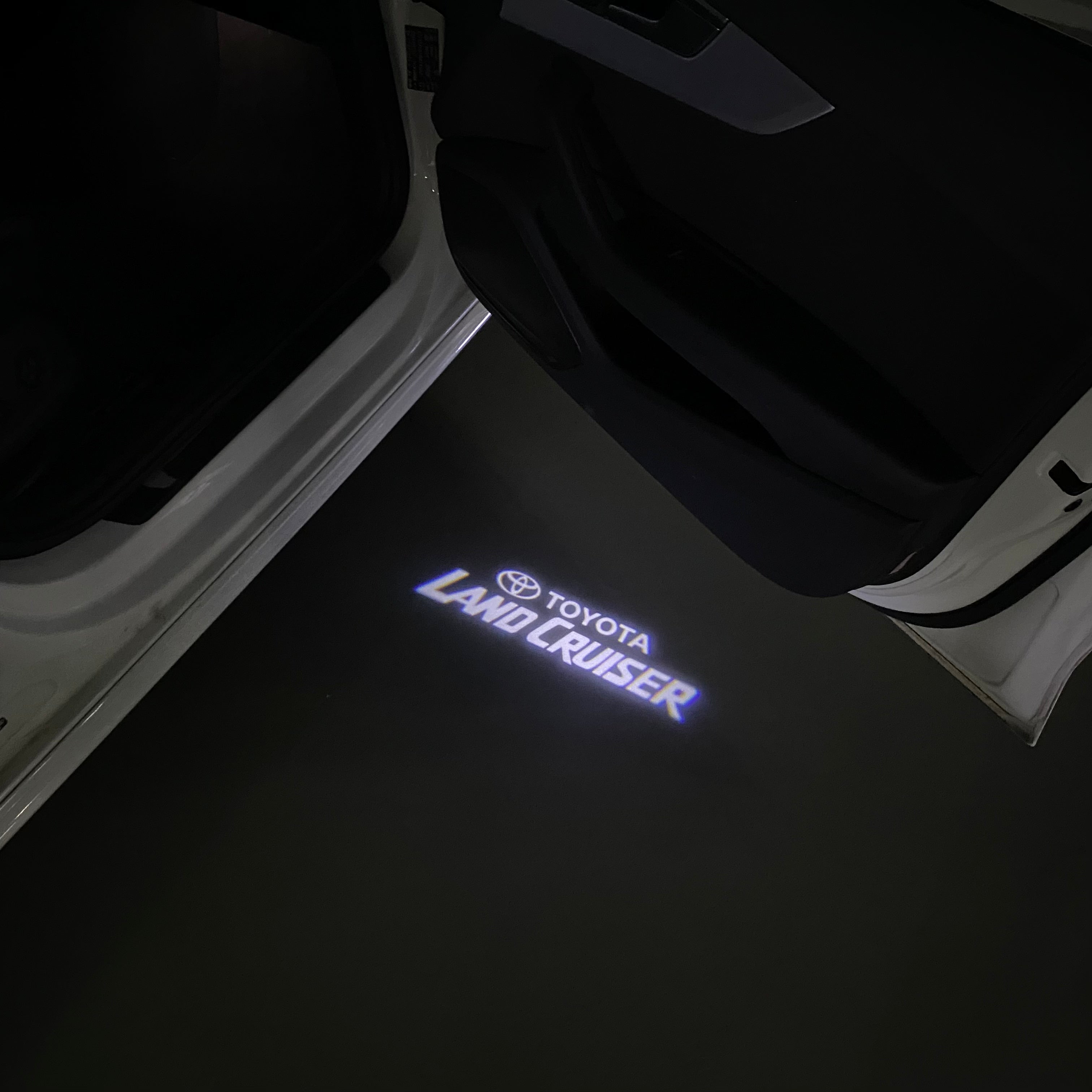 TOYOTA  LAND CRUISER  LOGO PROJECROTR LIGHTS  (quantity 1 = 1 sets/2 door lights) Nr.0GP38