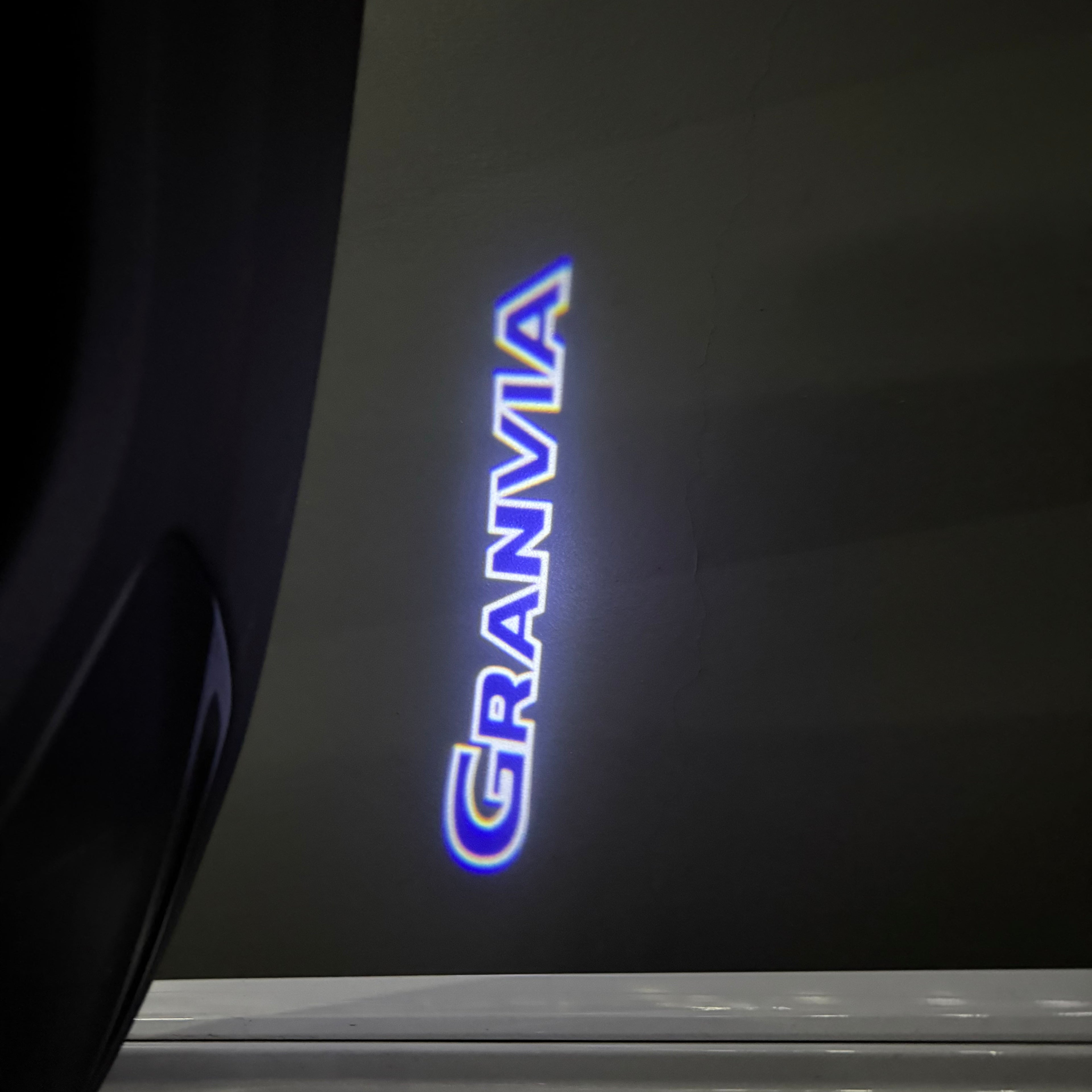TOYOTA  GRANVIA  LOGO PROJECROTR LIGHTS  (quantity 1 = 1 sets/2 door lights) Nr.0GP36