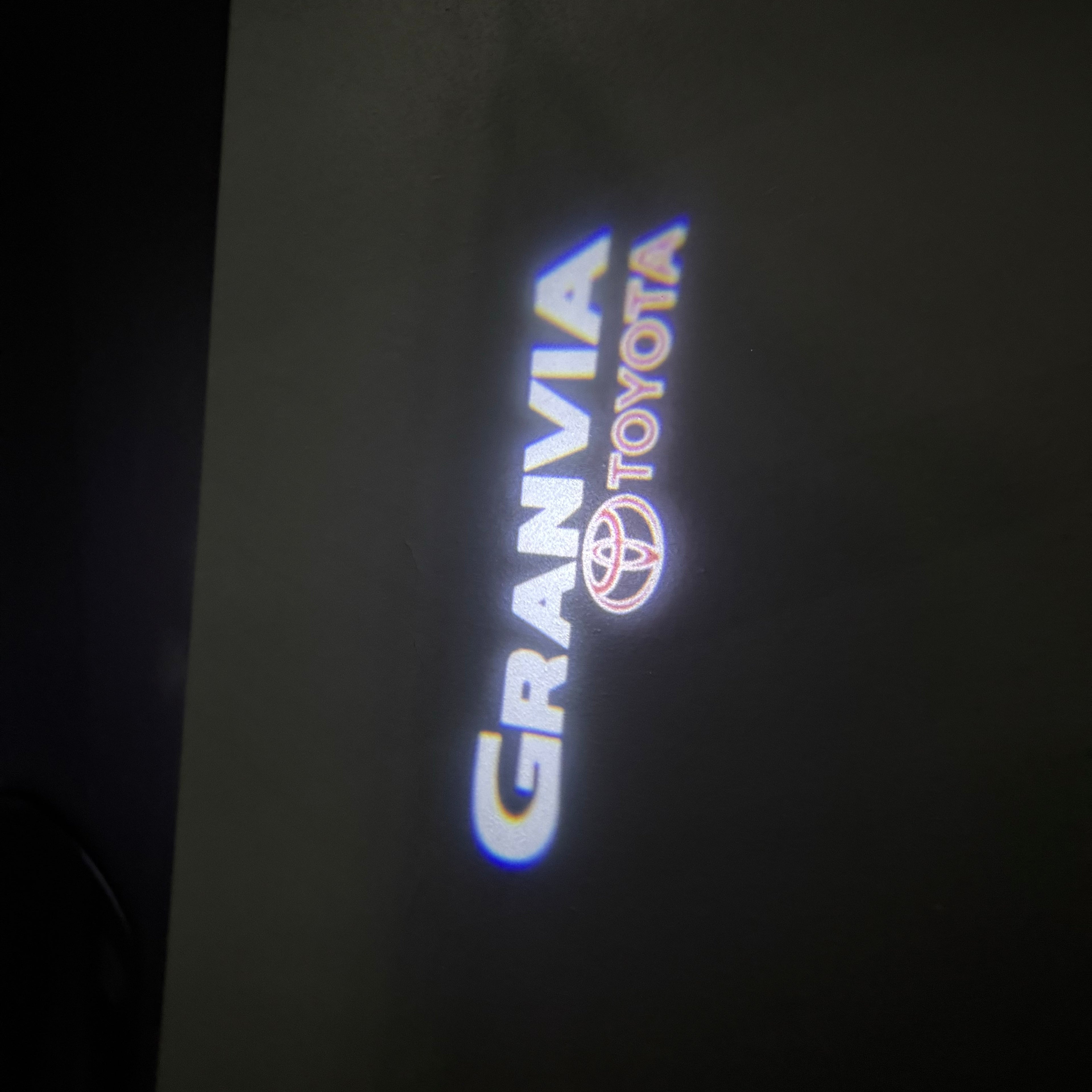 TOYOTA GRANVIA  LOGO PROJECROTR LIGHTS  (quantity 1 = 1 sets/2 door lights) Nr.0GP37