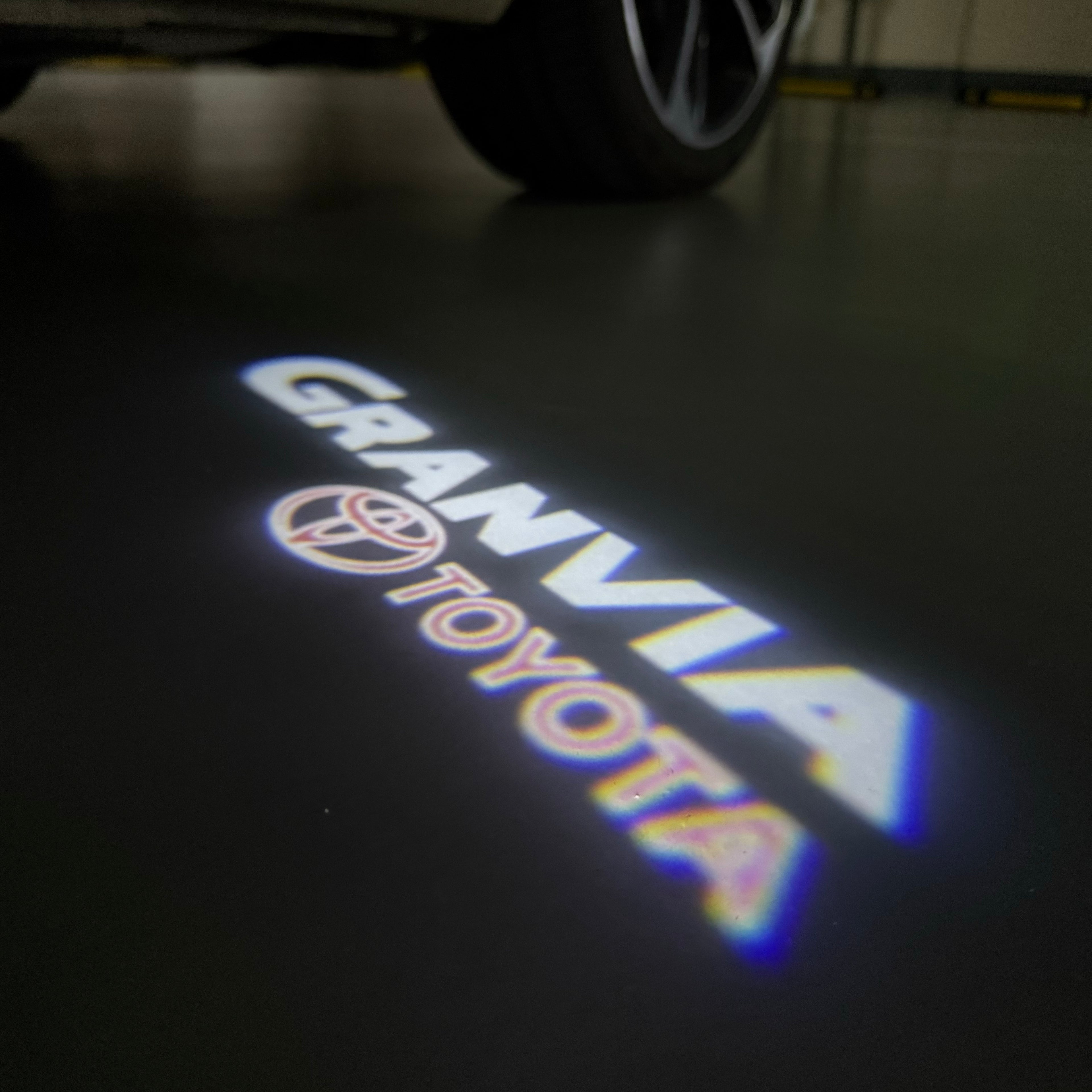 TOYOTA GRANVIA  LOGO PROJECROTR LIGHTS  (quantity 1 = 1 sets/2 door lights) Nr.0GP37