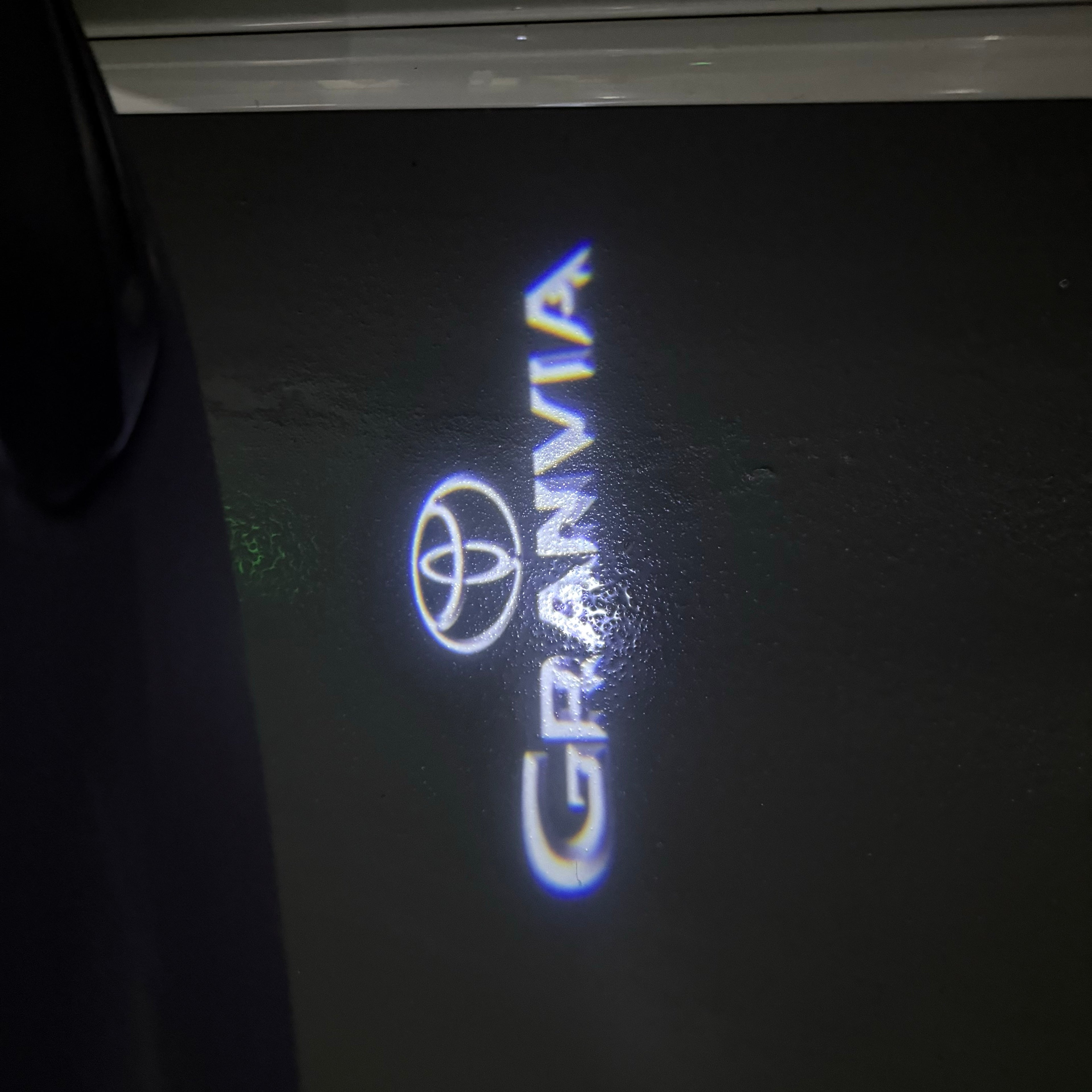 TOYOTA  GRANVIA  LOGO PROJECROTR LIGHTS  (quantity 1 = 1 sets/2 door lights) Nr.0GP354