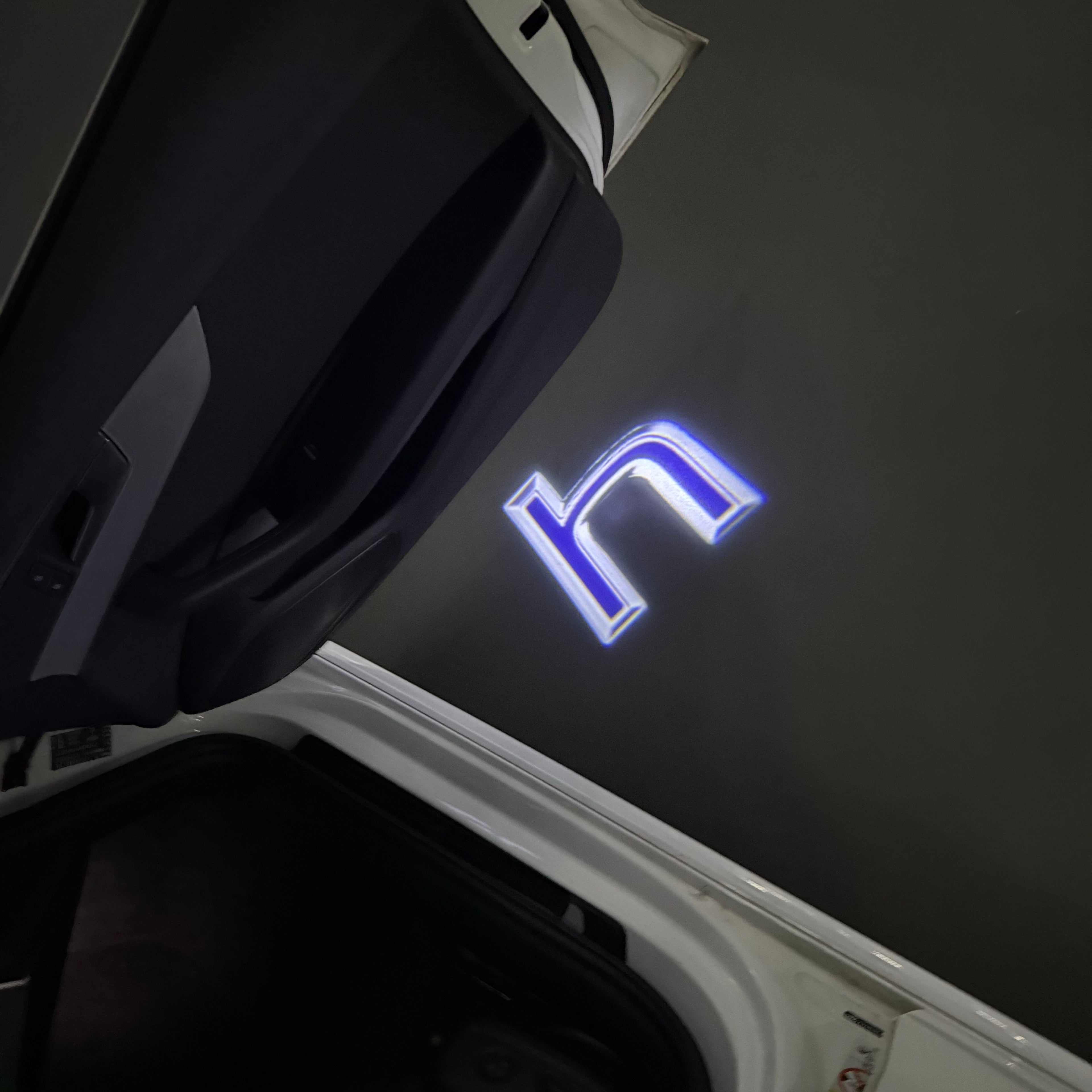 LEXUS LOGO PROJECTOR LIGHTS Nr.01 (الكمية 1 = 1 مجموعة / 2 أضواء باب)
