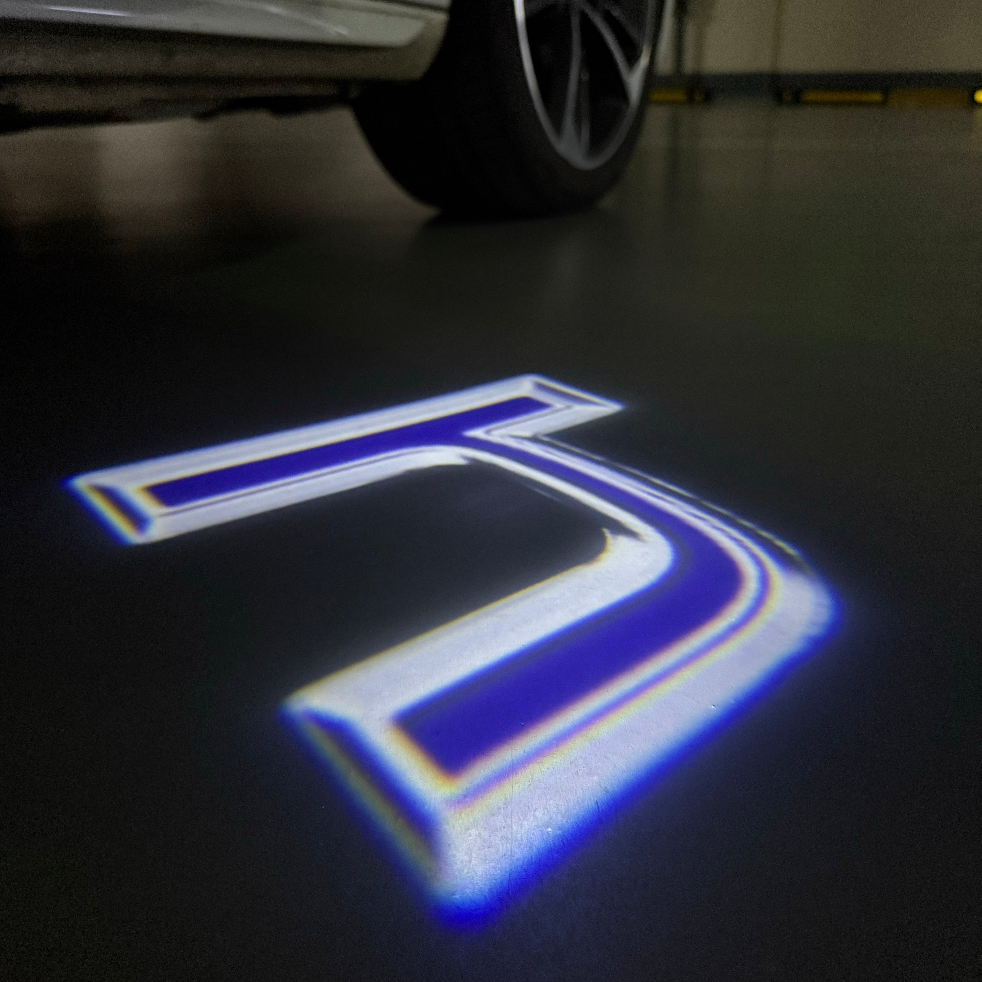 LEXUS LOGO PROJECTOR LIGHTS Nr.01 (الكمية 1 = 1 مجموعة / 2 أضواء باب)