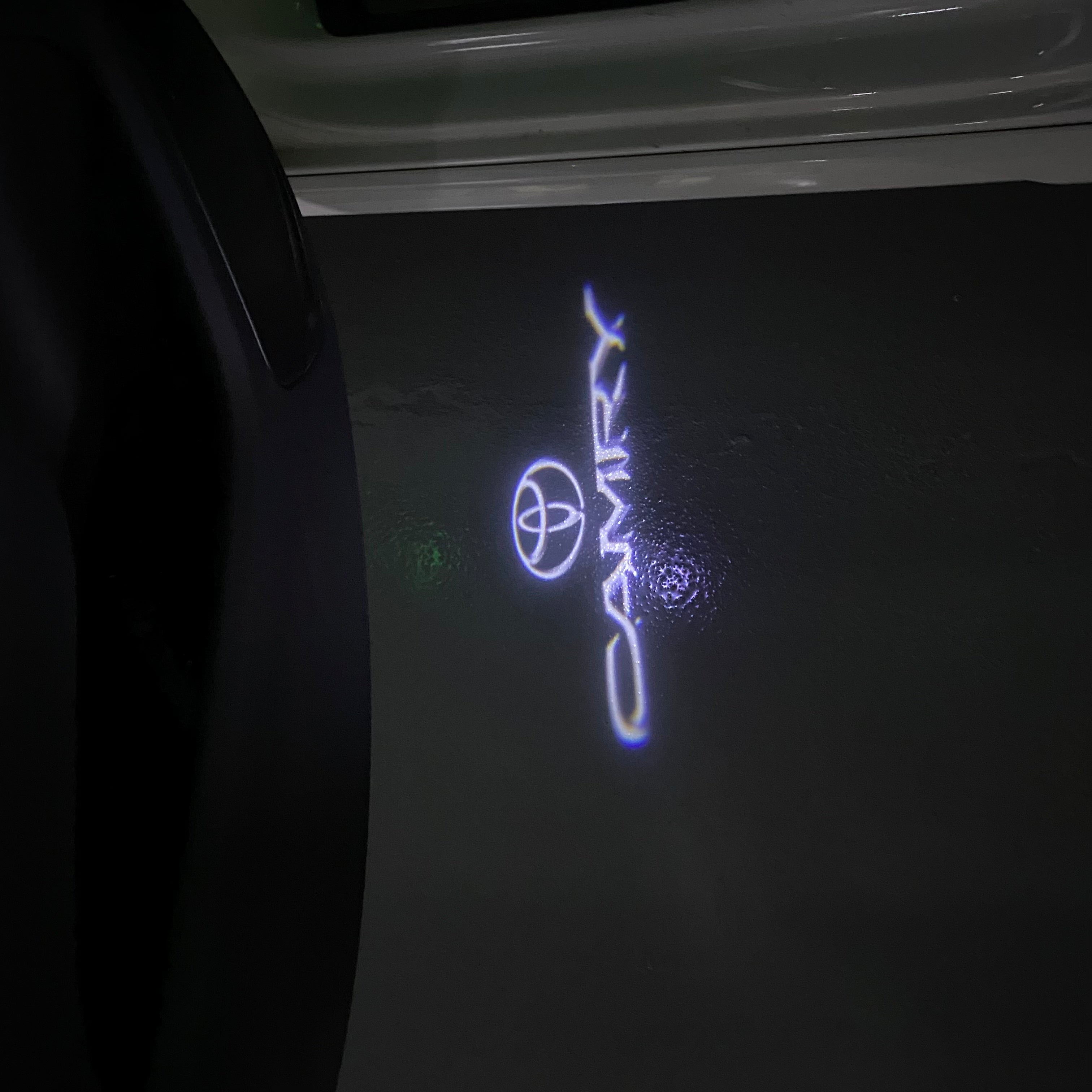 TOYOTA  CAMRY LOGO PROJECROTR LIGHTS  (quantity 1 = 1 sets/2 door lights) Nr.0GP20