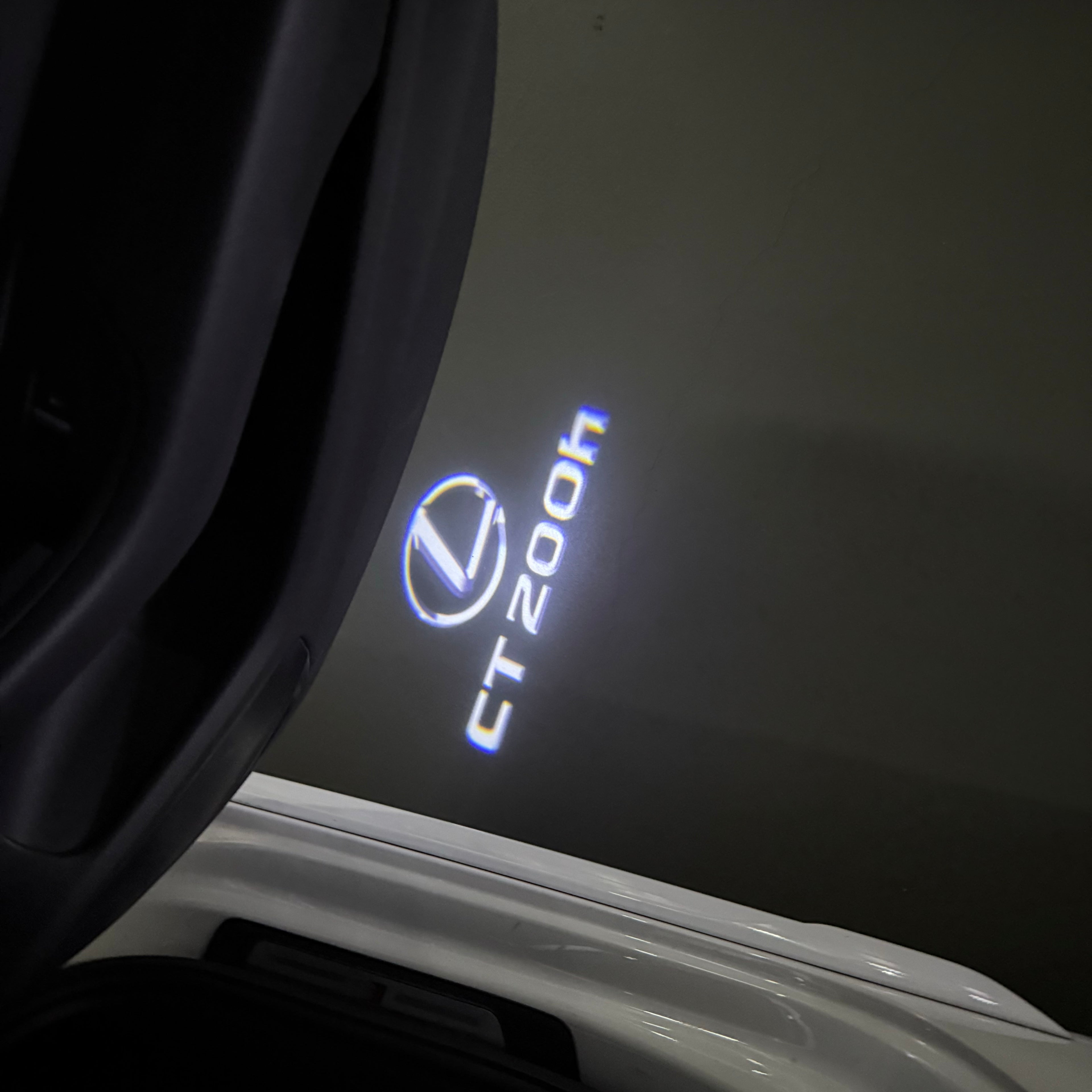 LEXUS CT 200h  LOGO PROJECROTR LIGHTS (quantity 1 = 1 sets/2 door lights)Nr.01a87
