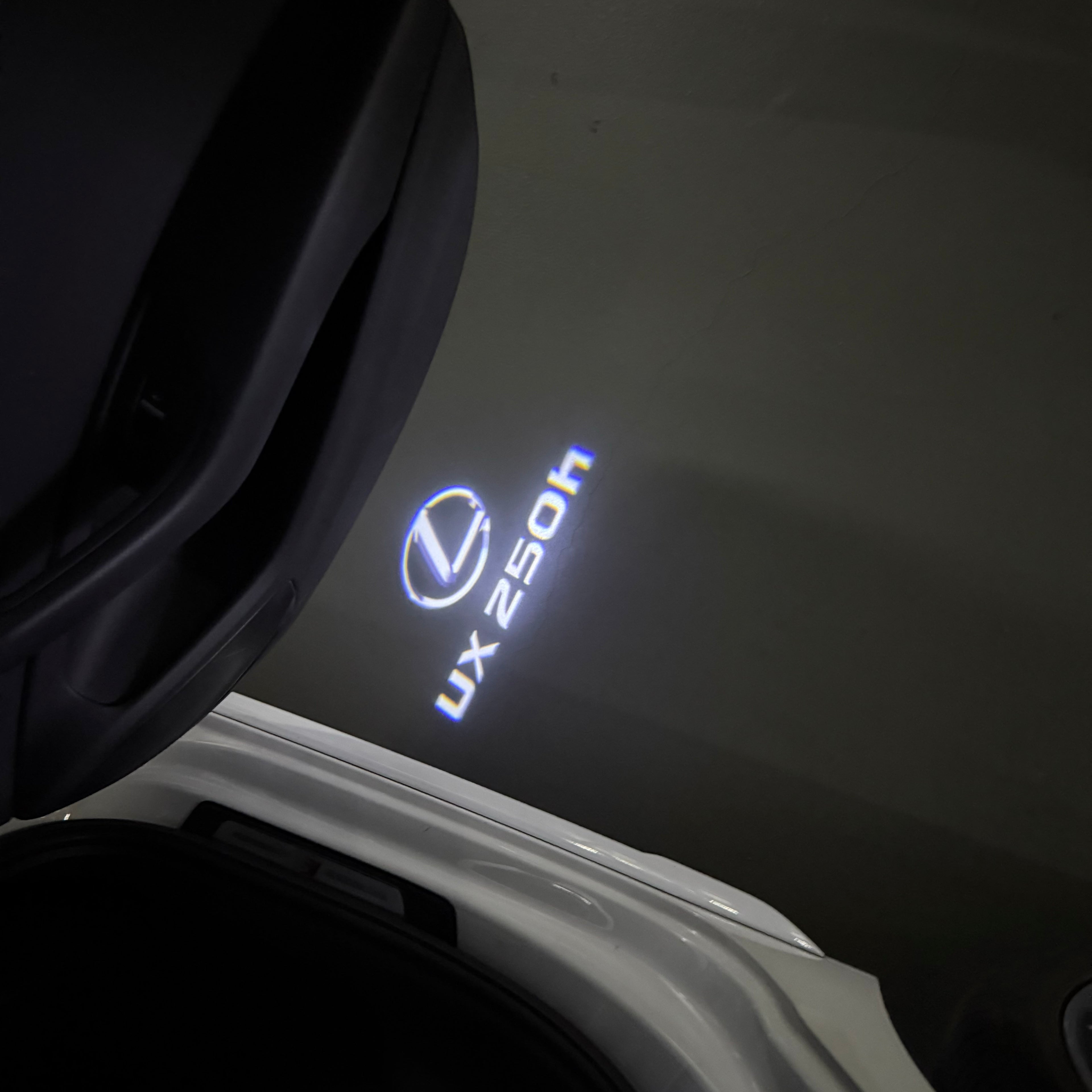 LEXUS  UX 250h LOGO PROJECROTR LIGHTS (quantity 1 = 1 sets/2 door lights)Nr.01a2