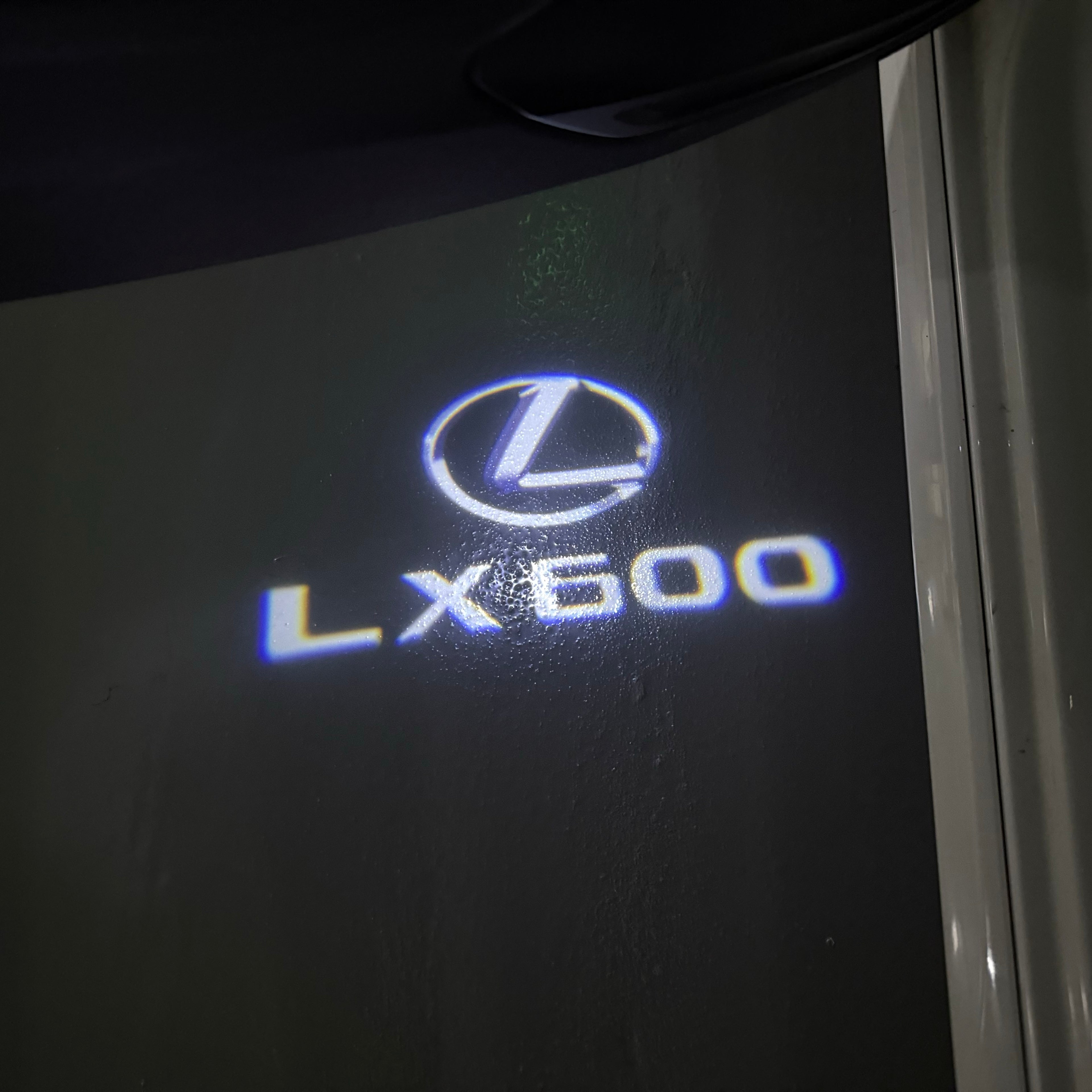 LEXUS  LX 600 LOGO PROJECROTR LIGHTS (quantity 1 = 1 sets/2 door lights)Nr.01a31