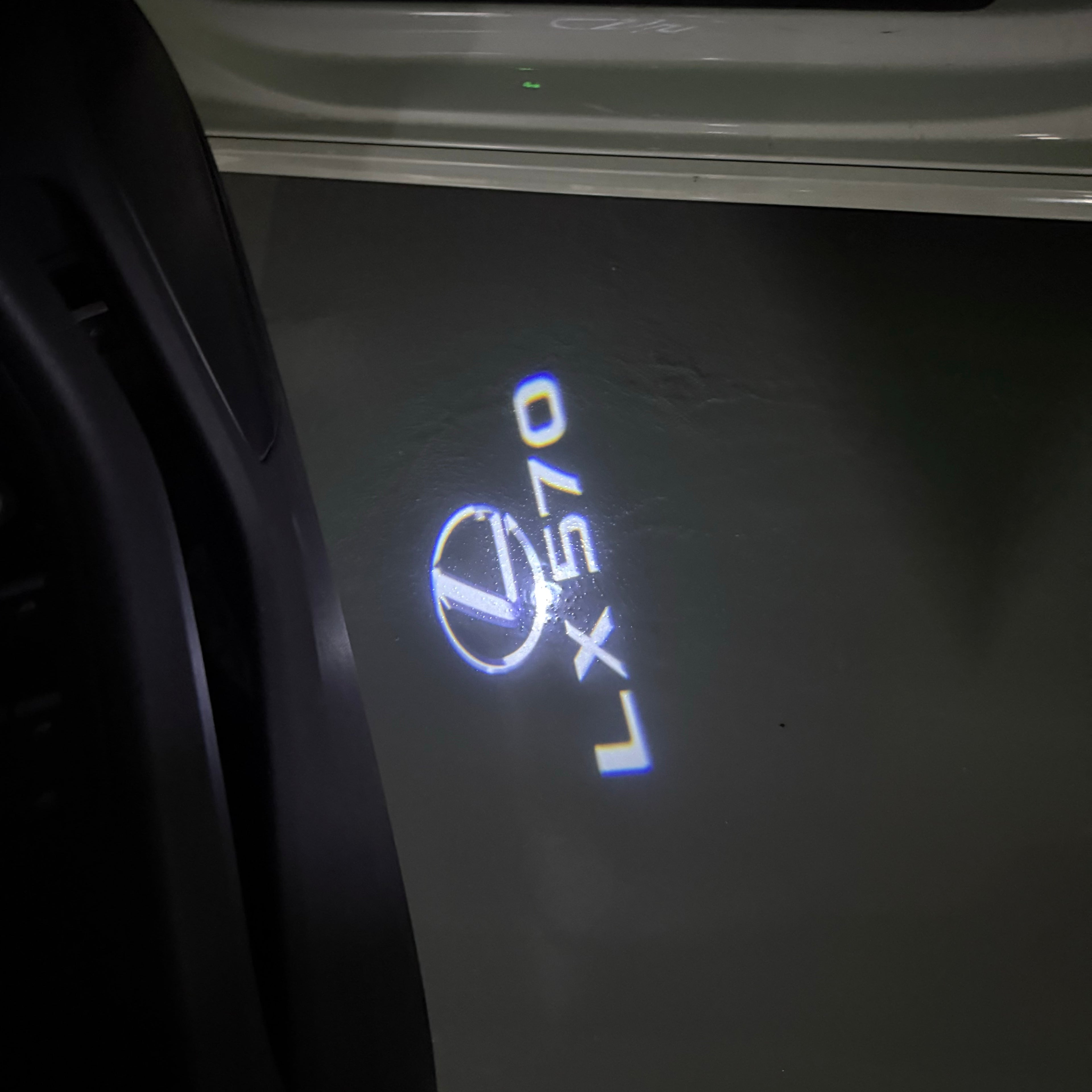 LEXUS   LX 570 LOGO PROJECROTR LIGHTS (quantity 1 = 1 sets/2 door lights)Nr.01a32