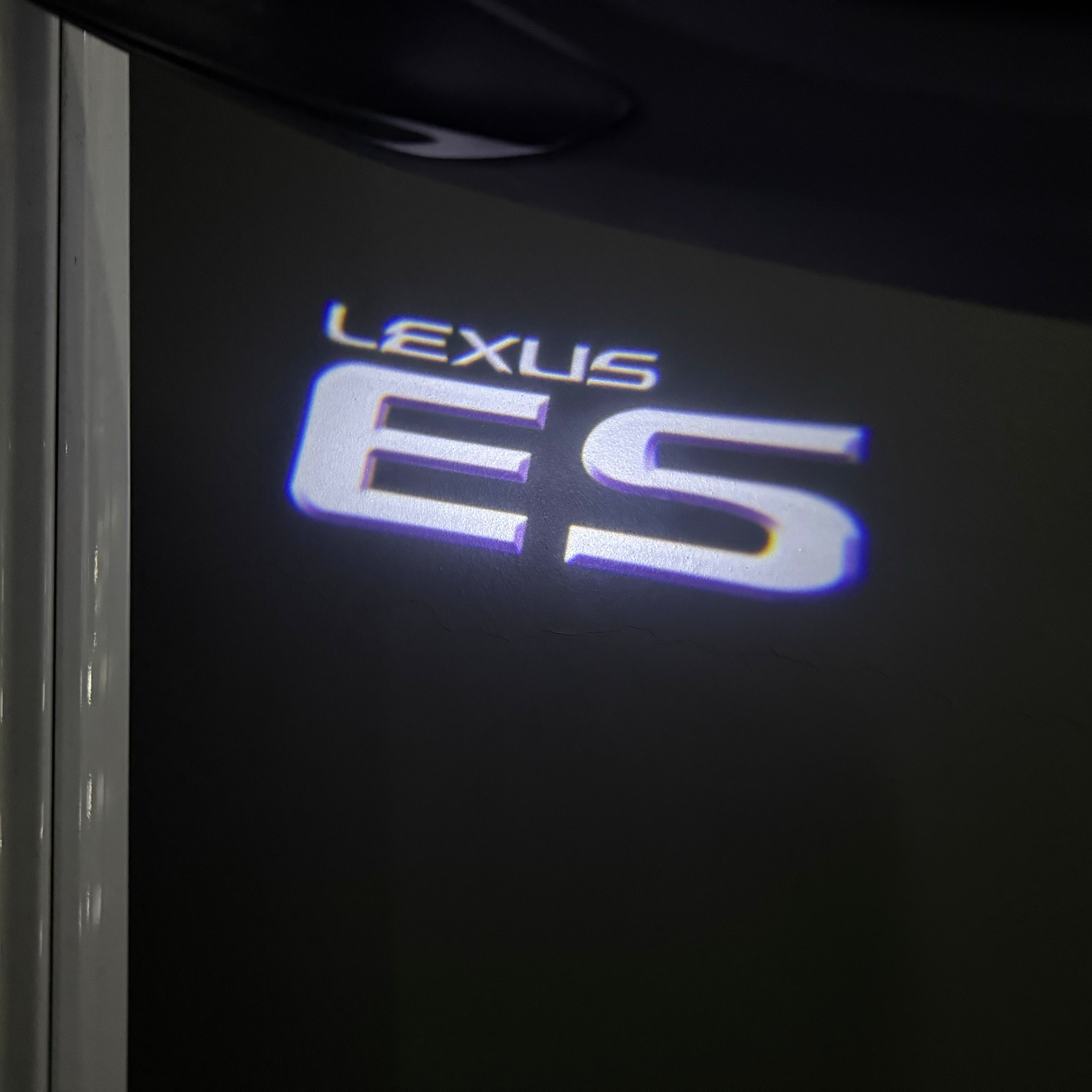 LEXUS ES LOGO PROJECROTR LIGHTS (quantity 1 = 1 sets/2 door lights)Nr.01a80