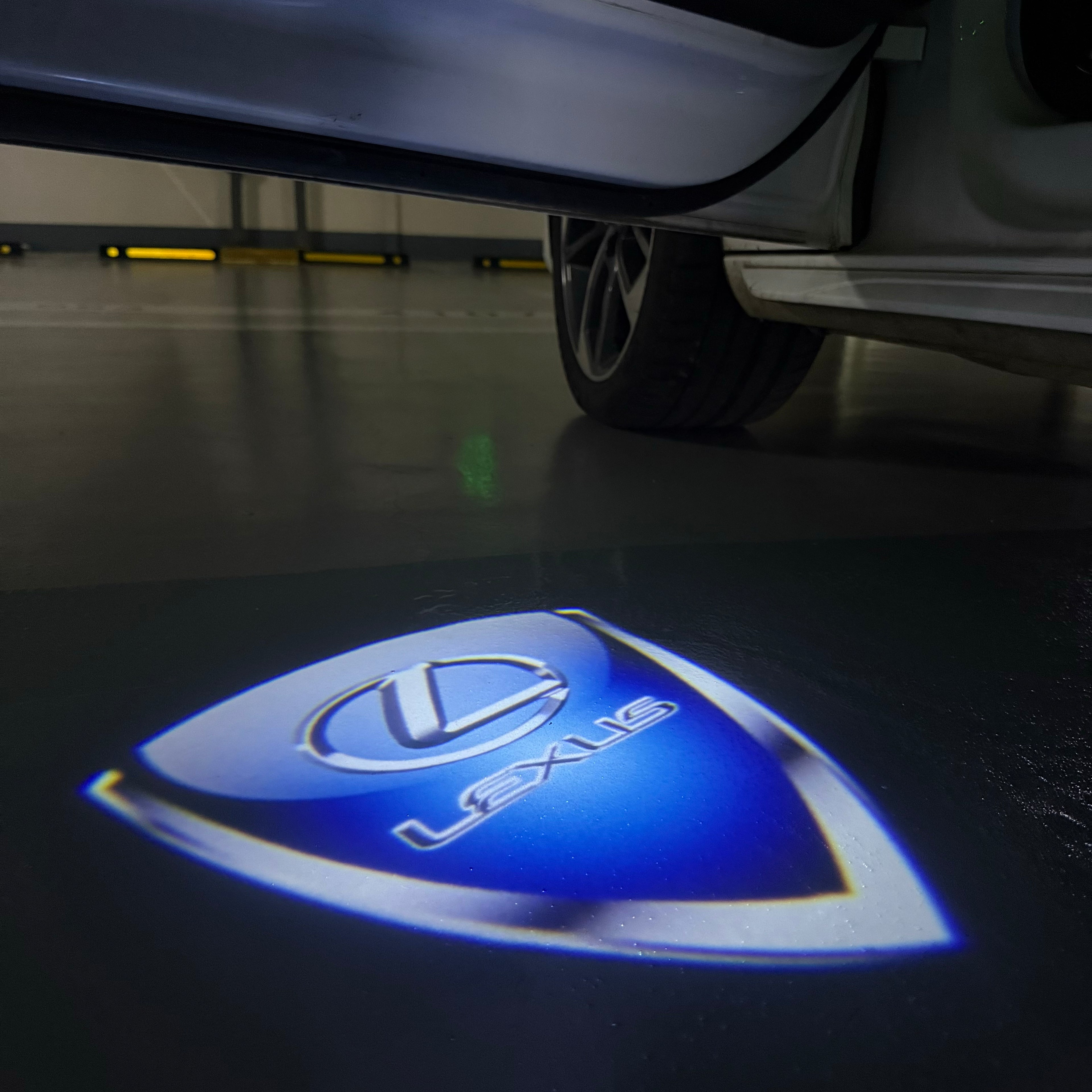 LEXUS LOGO PROJECTOR LIGHTS Nr.01 (الكمية 1 = 1 مجموعة / 2 أضواء باب)