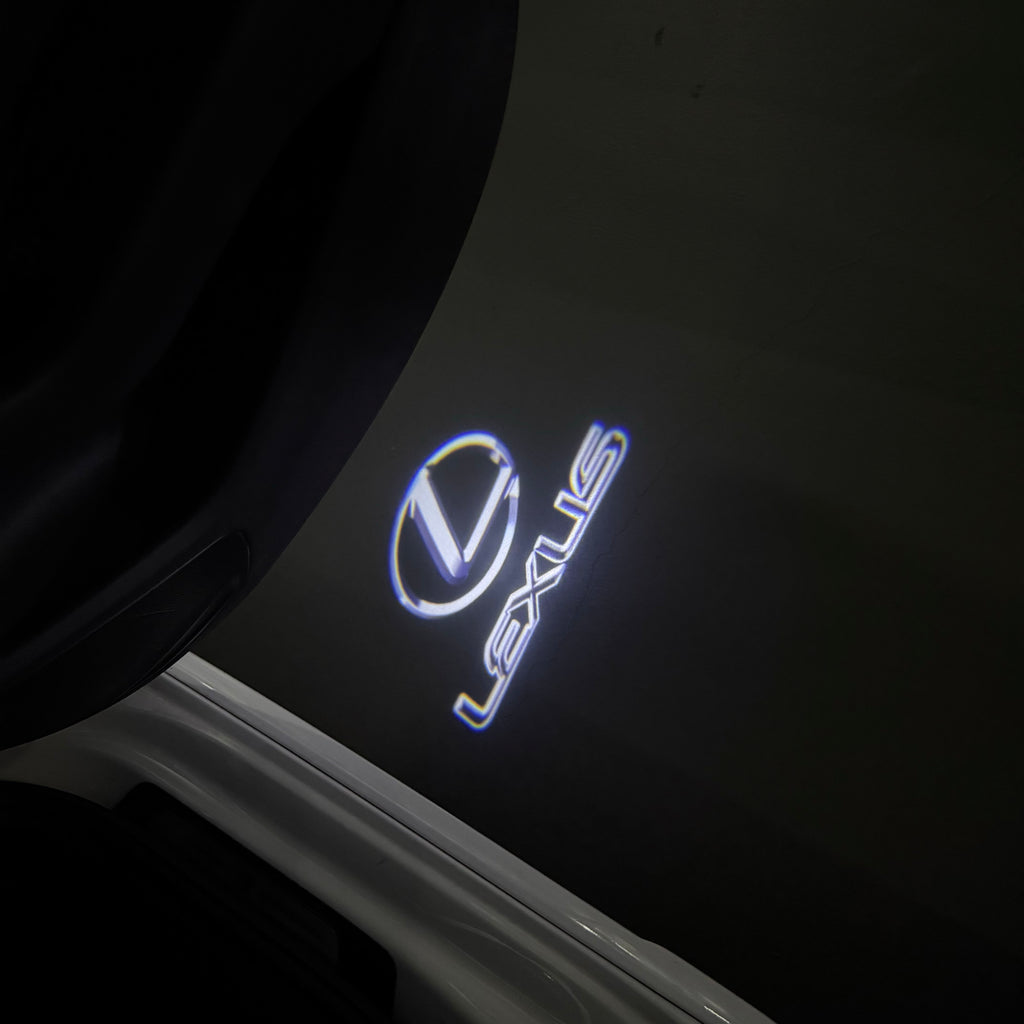 LEXUS LOGO PROJECTOR LIGHTS Nr.01 (الكمية 1 = 1 مجموعة / 2 أضواء باب)
