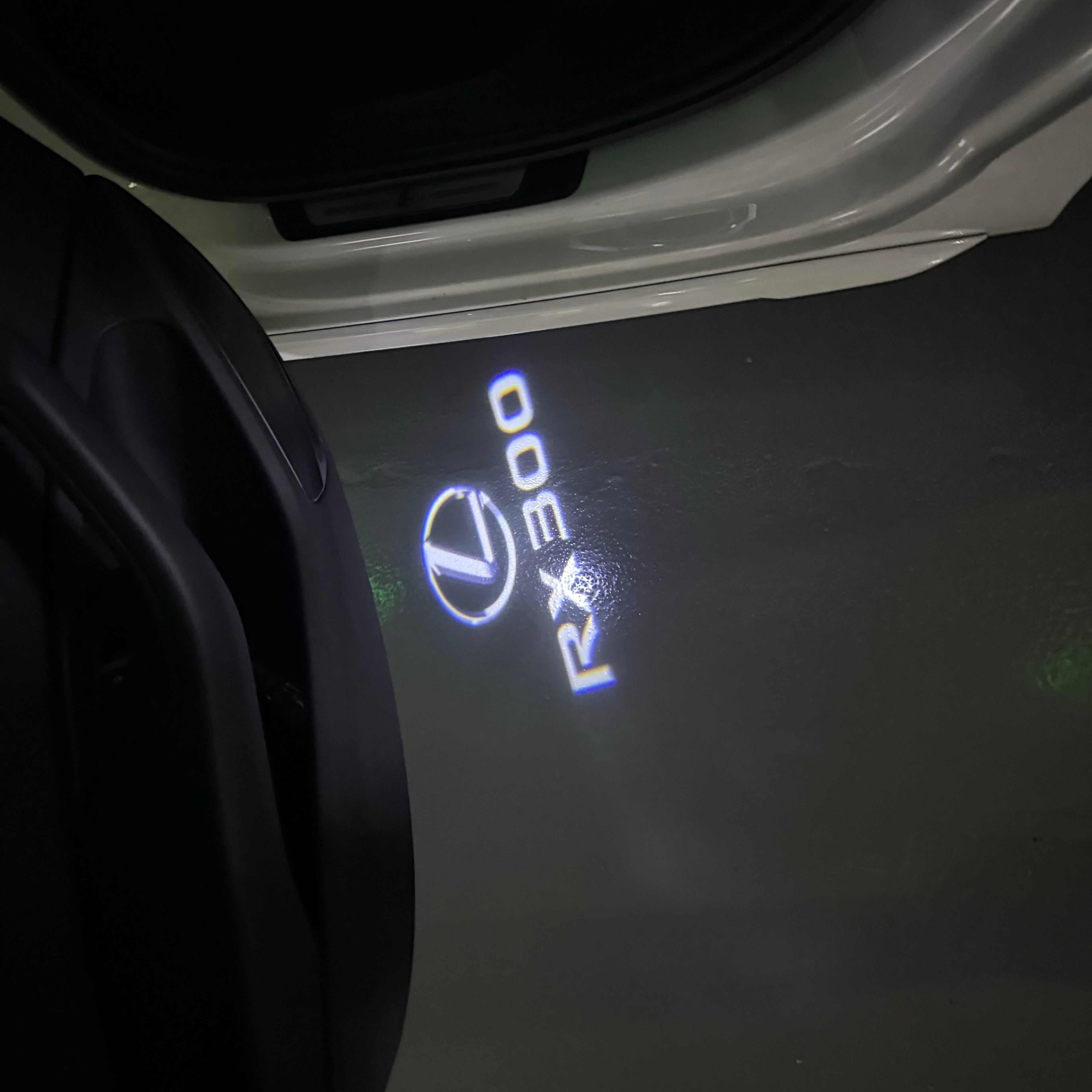 LEXUS  RX 300 LOGO PROJECROTR LIGHTS (quantity 1 = 1 sets/2 door lights)Nr.01a15