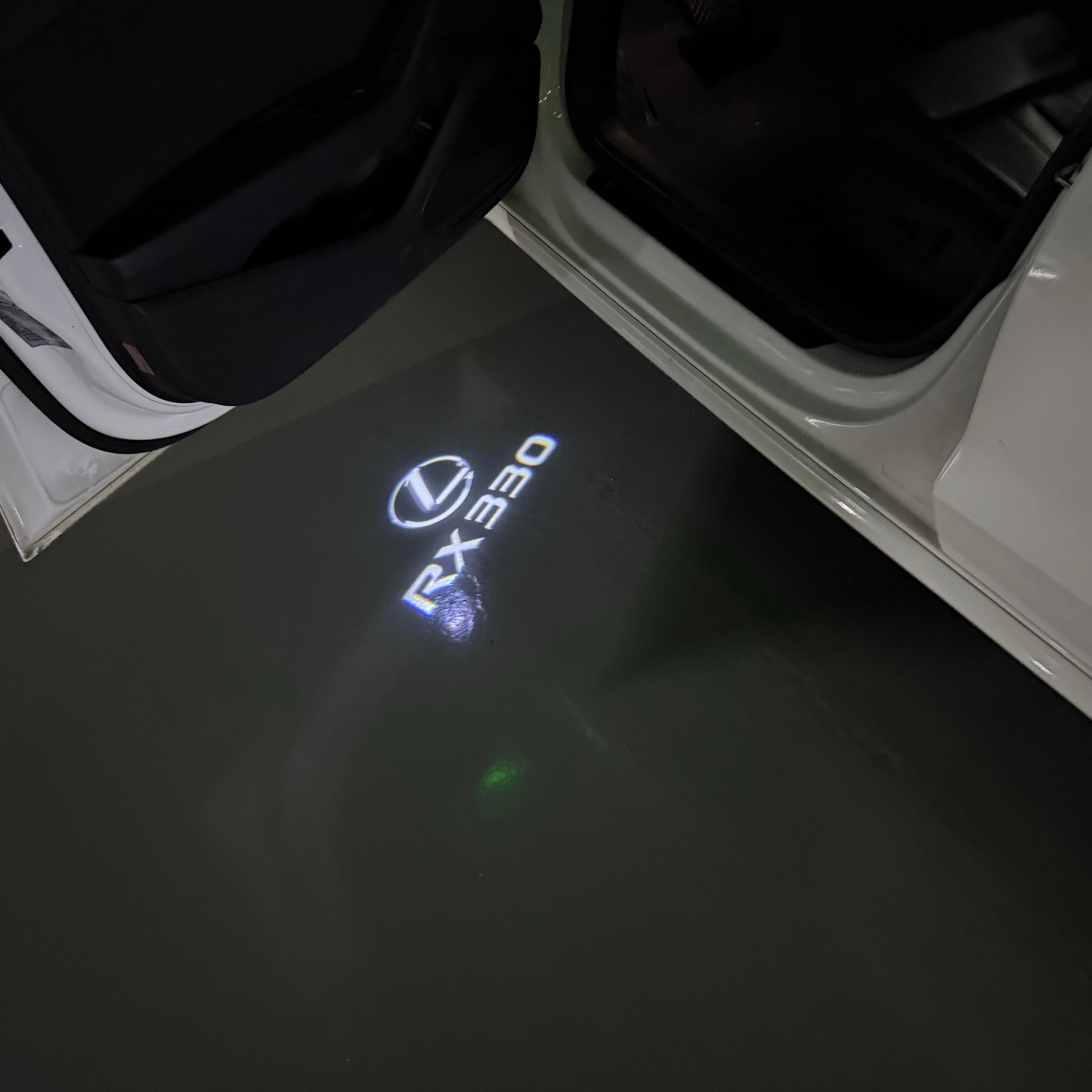 LEXUS  RX 330 LOGO PROJECROTR LIGHTS (quantity 1 = 1 sets/2 door lights)Nr.01a11