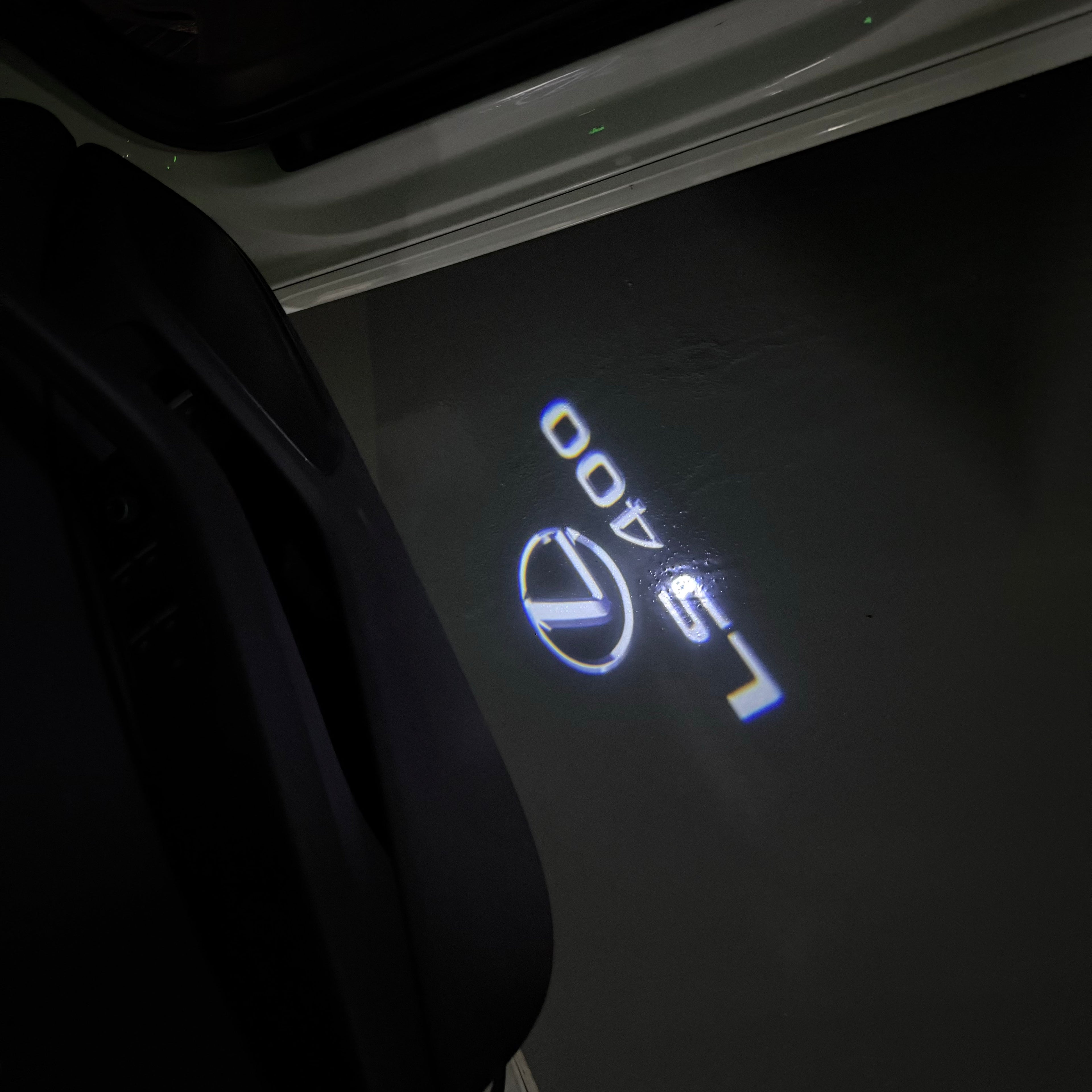 LEXUS LOGO PROJECTOR LIGHTS Nr.01 (الكمية 1 = 1 مجموعة / 2 أضواء باب)
