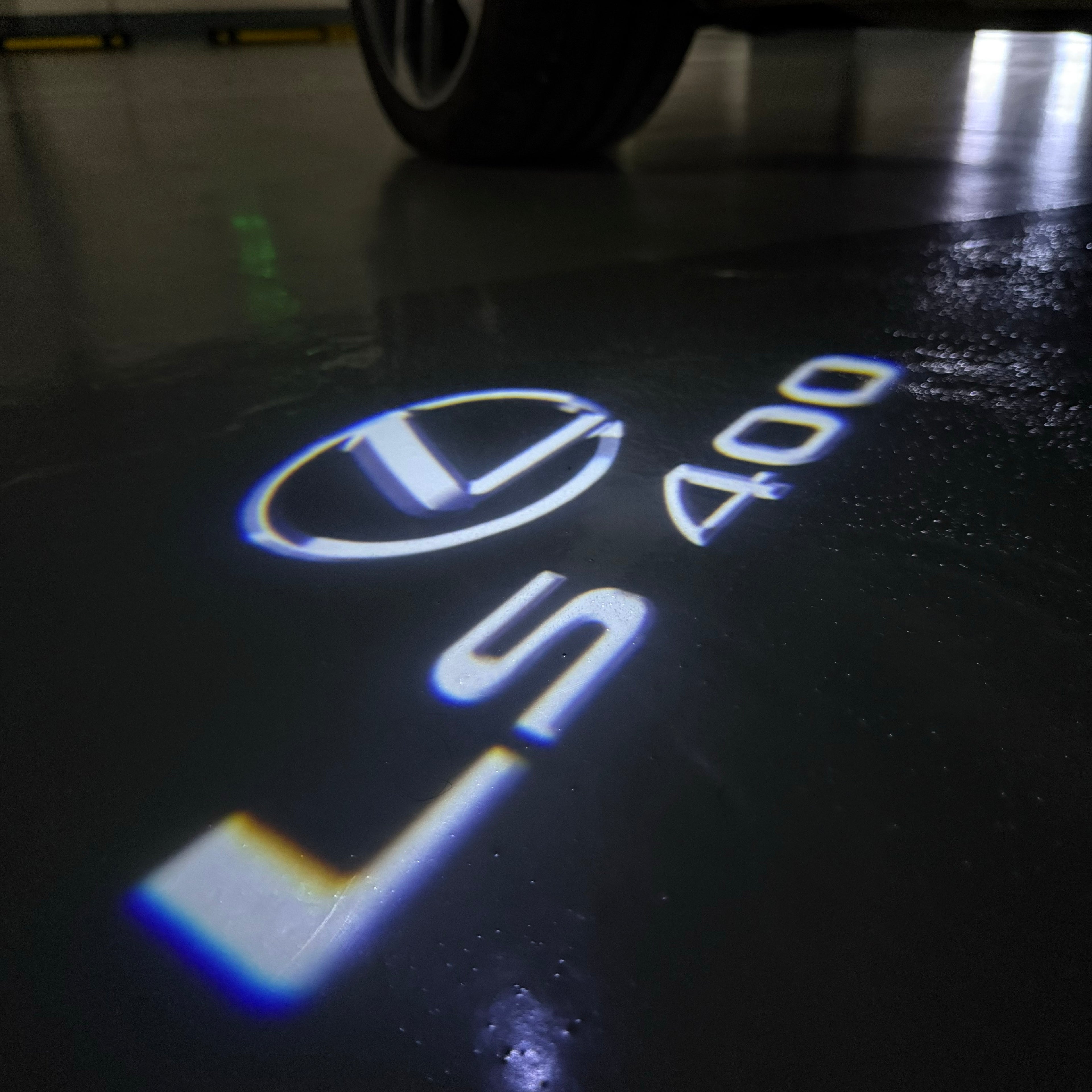 LEXUS LOGO PROJECTOR LIGHTS Nr.01 (الكمية 1 = 1 مجموعة / 2 أضواء باب)