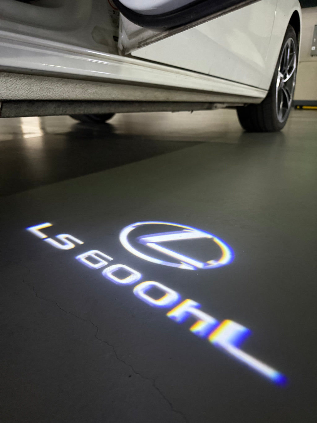 LEXUS LOGO PROJECROTR LIGHTS Nr.01 (Menge 1 = 1 Sets/2 Türleuchten)