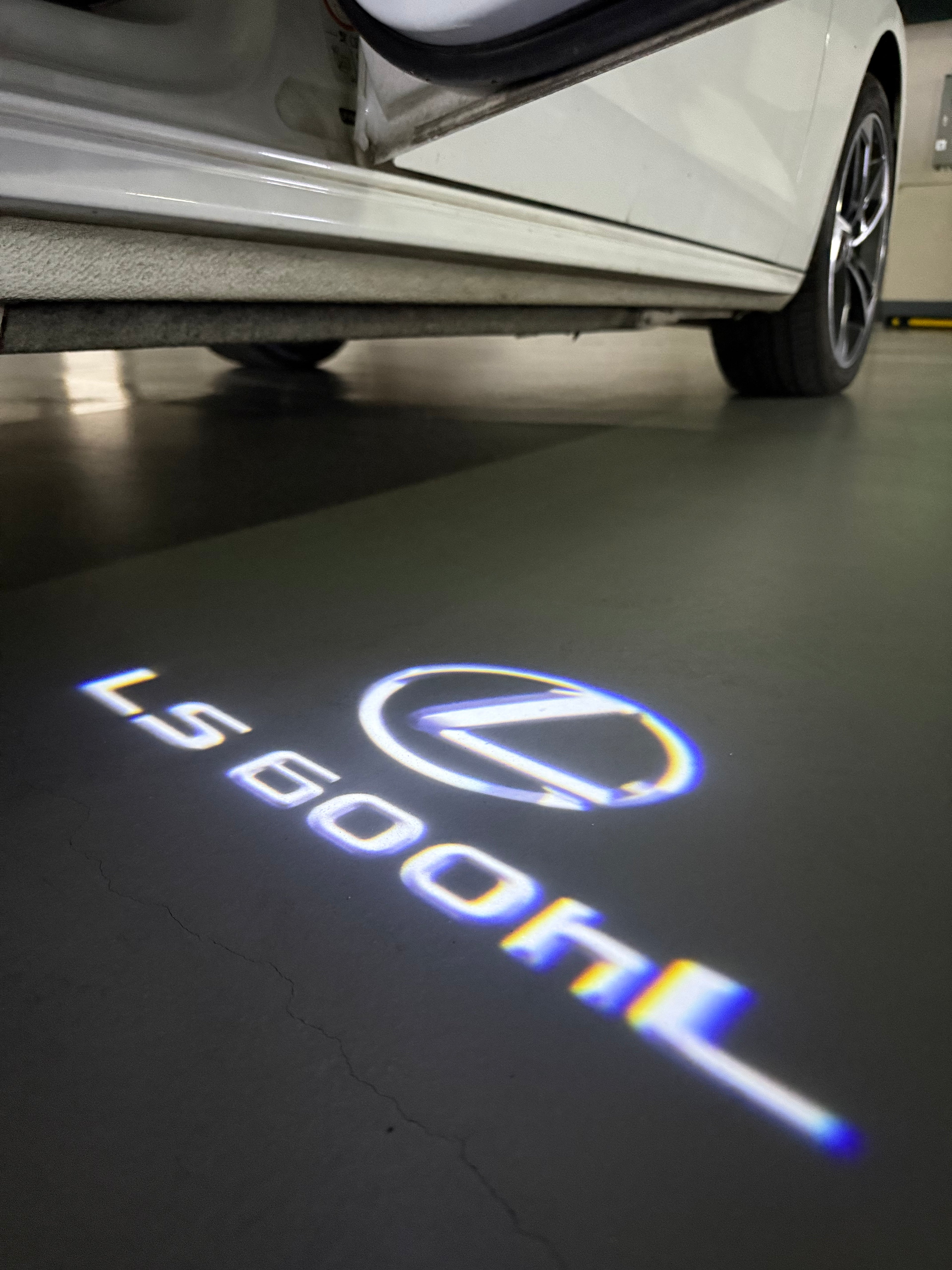 LEXUS LS 600hL LOGO PROJECROTR LIGHTS (quantity 1 = 1 sets/2 door lights)Nr.01a39