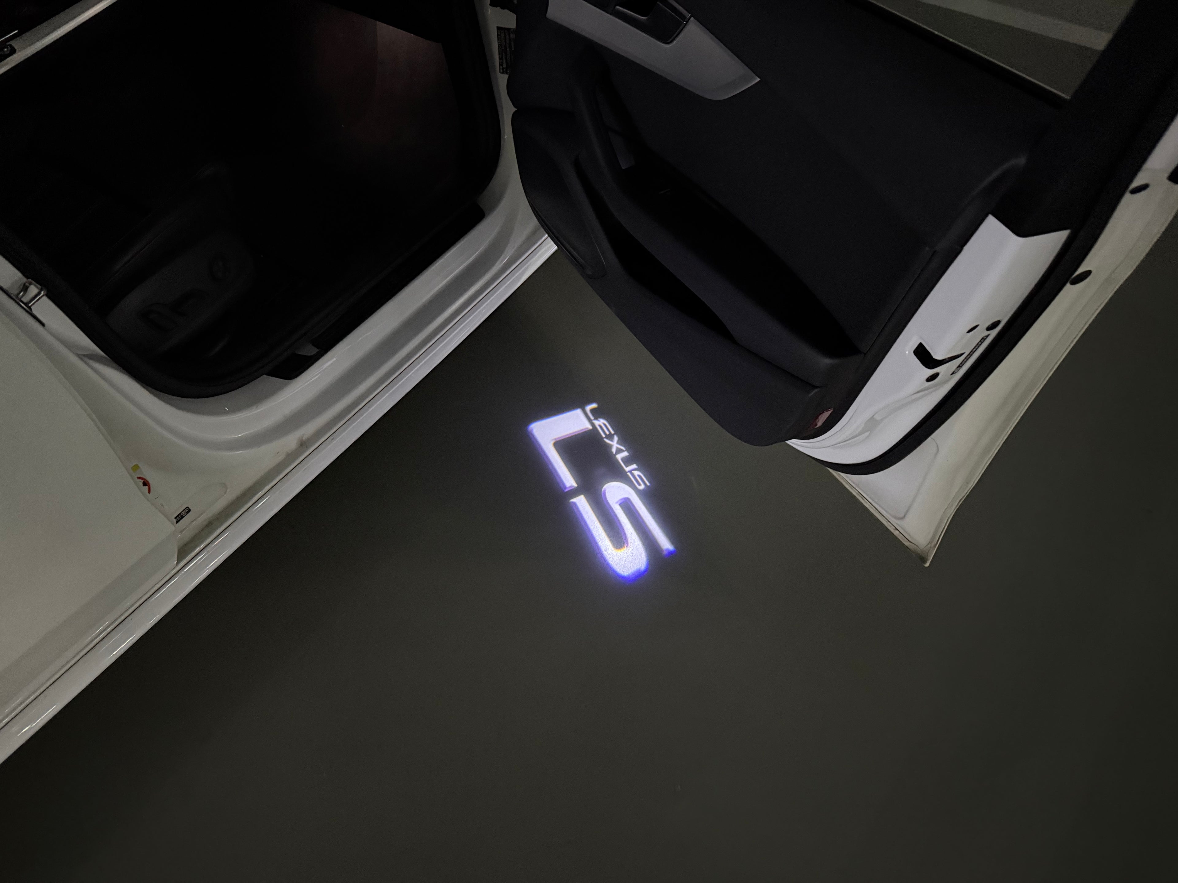 LEXUS LS LOGO PROJECROTR LIGHTS (quantity 1 = 1 sets/2 door lights)Nr.01a38