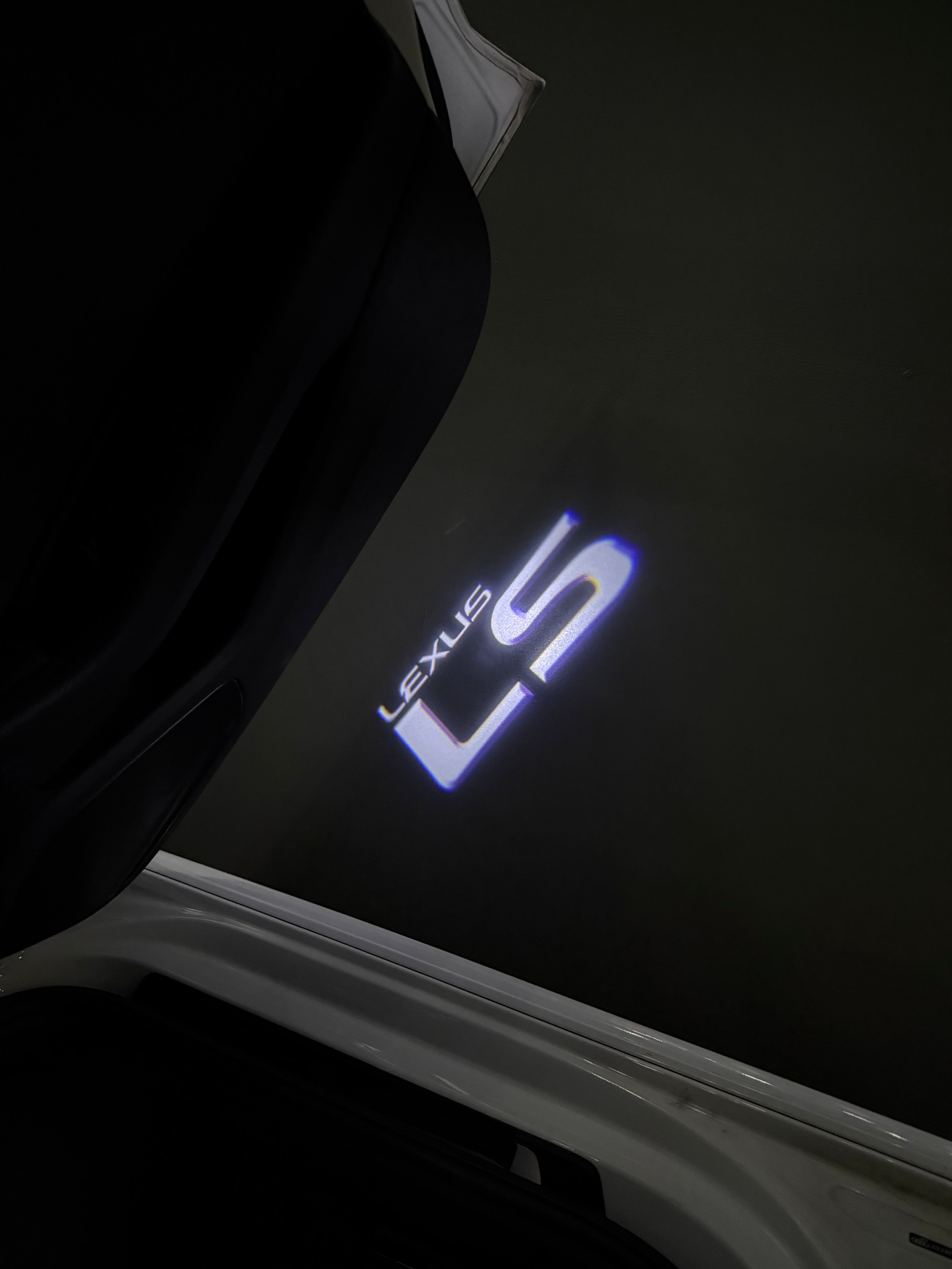 LEXUS LS LOGO PROJECROTR LIGHTS (quantity 1 = 1 sets/2 door lights)Nr.01a38