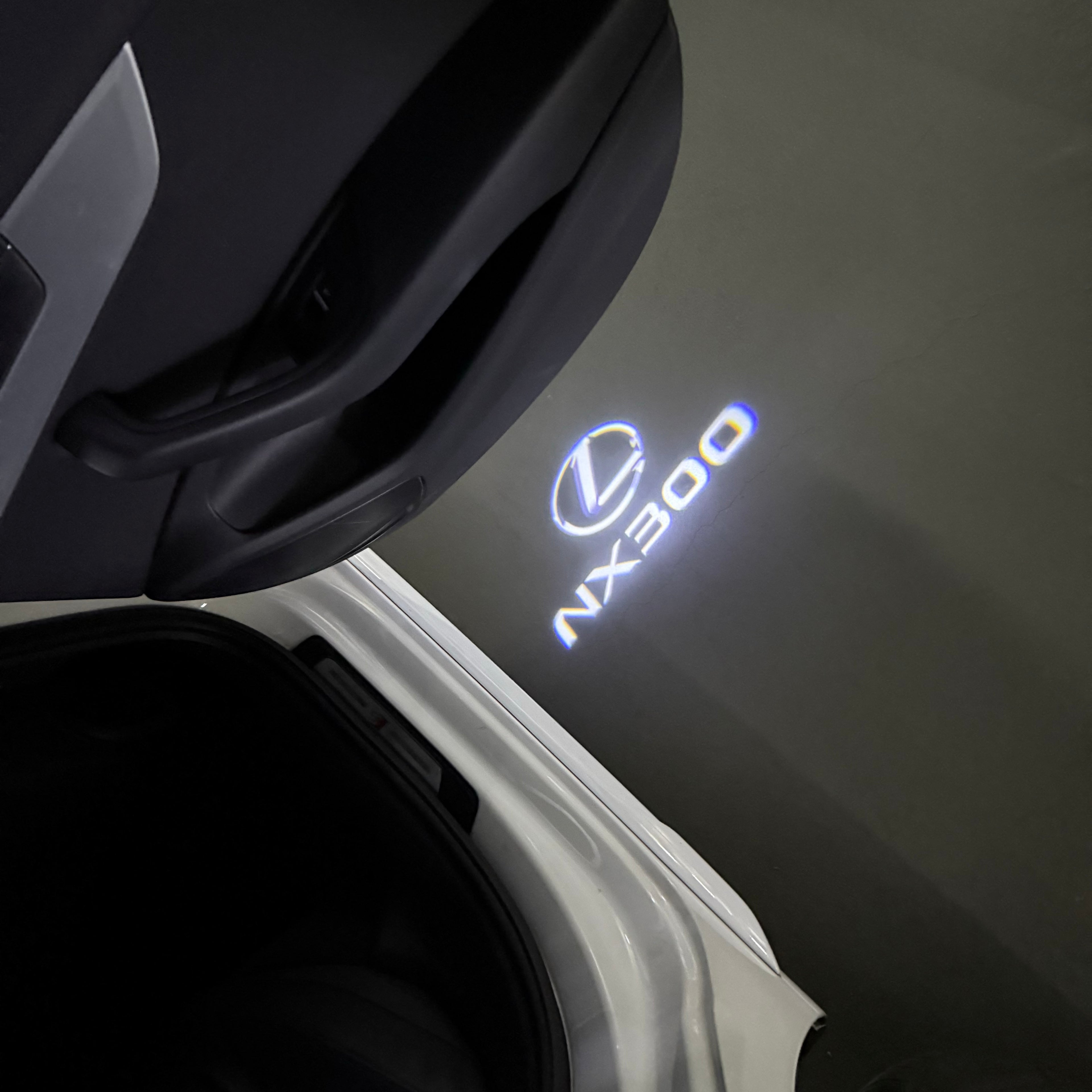 LEXUS  NX 300 LOGO PROJECROTR LIGHTS (quantity 1 = 1 sets/2 door lights)Nr.01a29