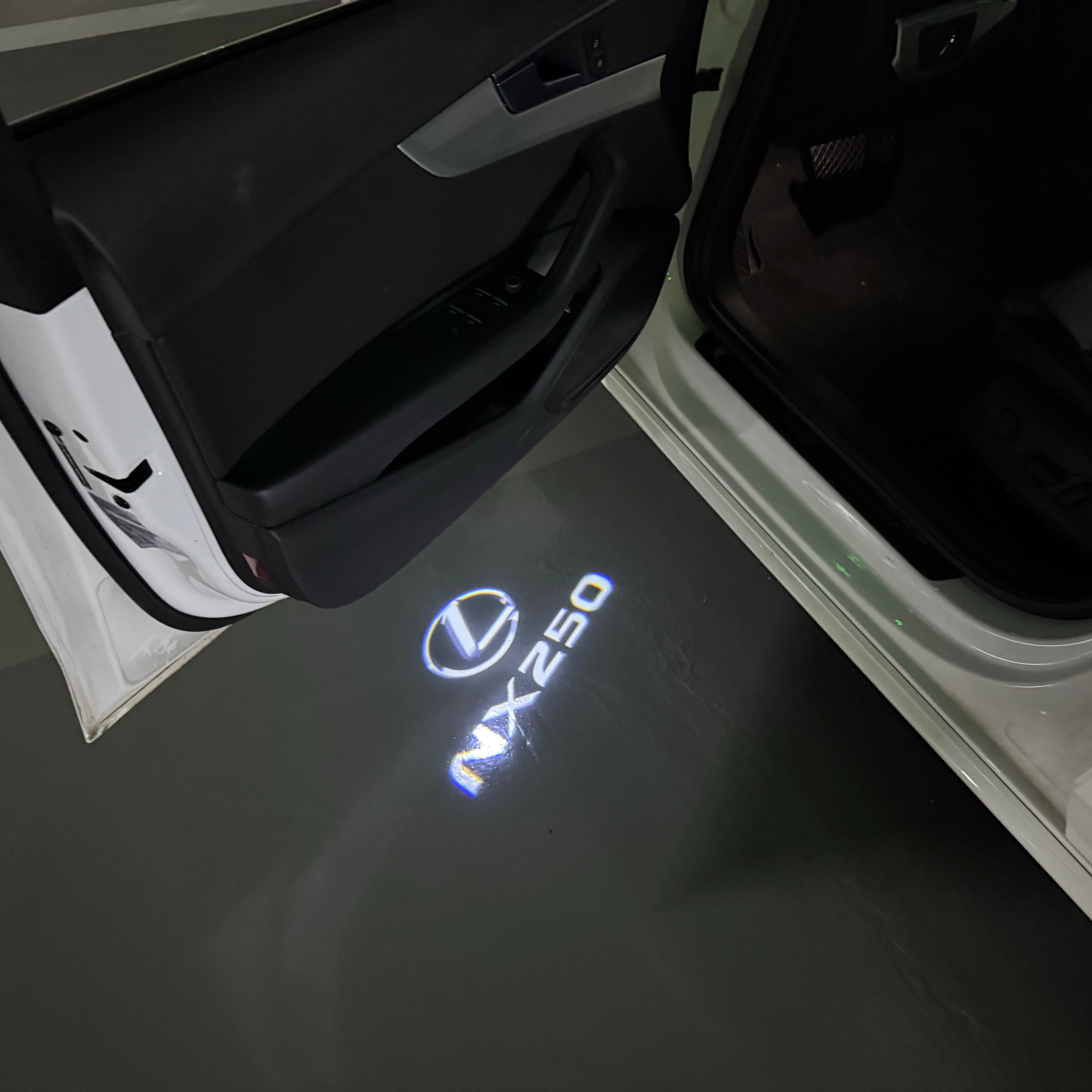 LEXUS  NX 250 LOGO PROJECROTR LIGHTS (quantity 1 = 1 sets/2 door lights)Nr.01a26
