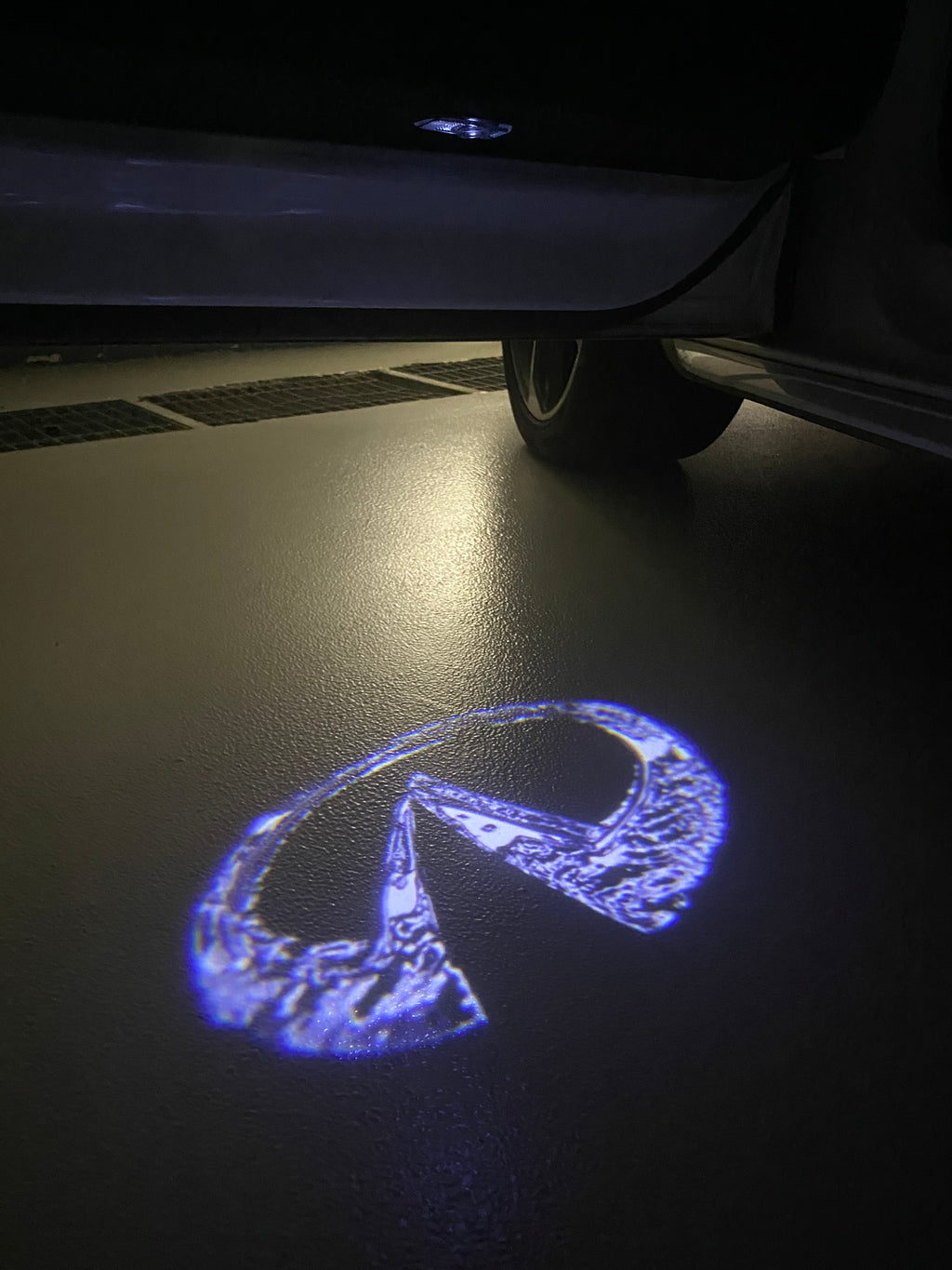 INFINITI Original  LOGO PROJECROTR LIGHTS Nr.02 (quantity 1 = 1 sets/2 door lights)