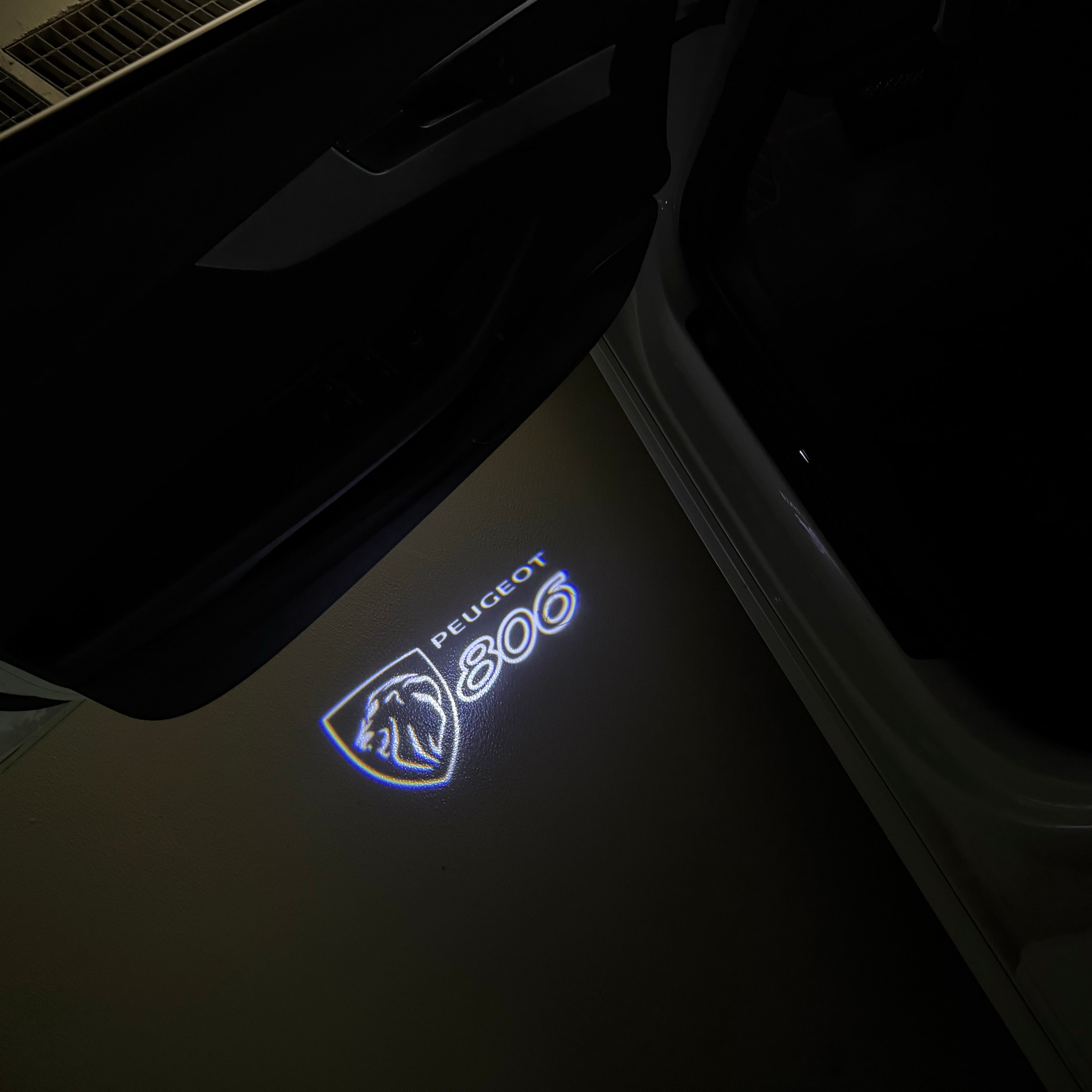 PEUGEOT 806  LOGO PROJECTOT LIGHTS (quantity 1 = 1 sets/2 door lights) Nr.6024q56