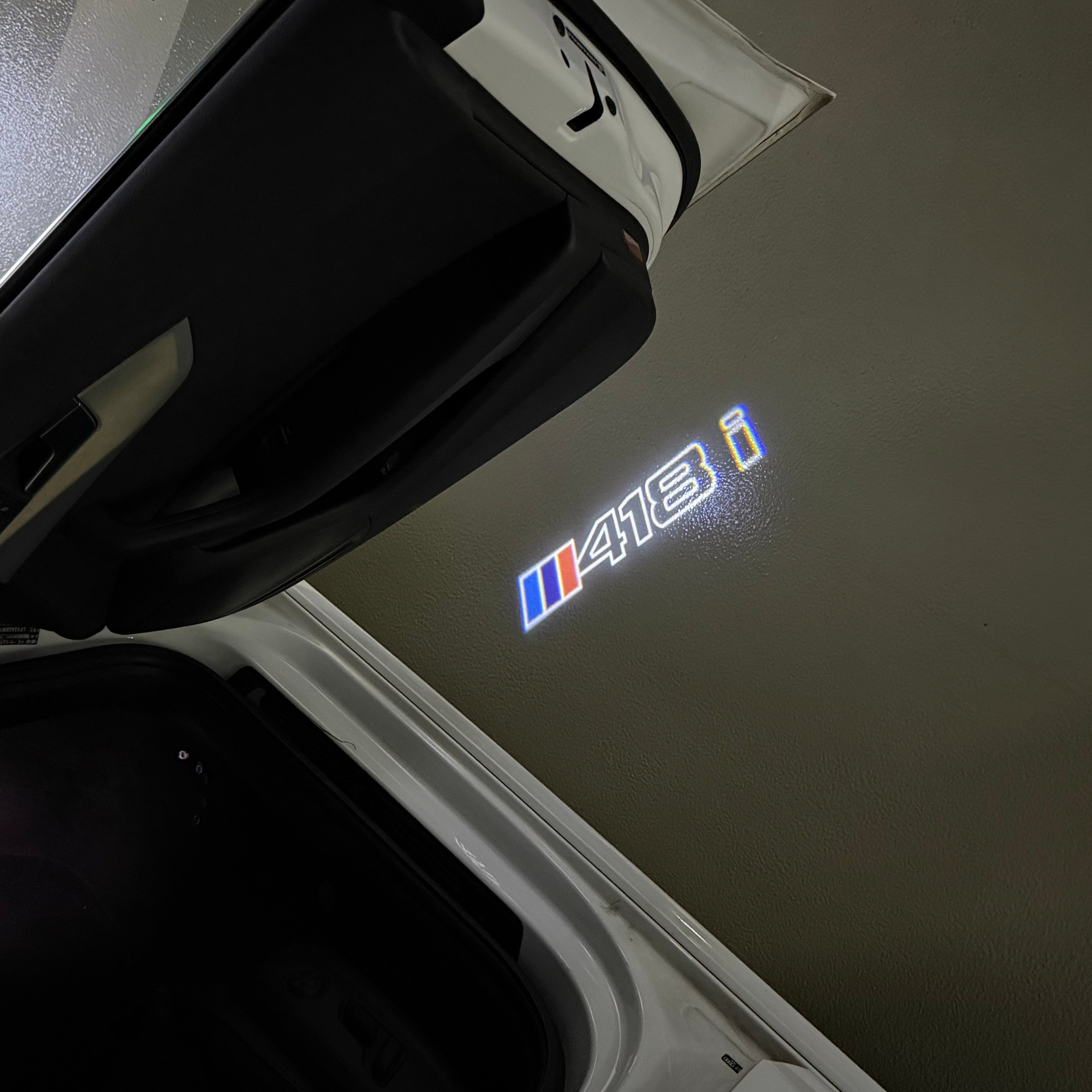 ÉCLAIRAGE DE PROJECTEUR BMW M3 LOGO Nr.24 (quantité 1 = 1 jeux / 2 feux de porte)