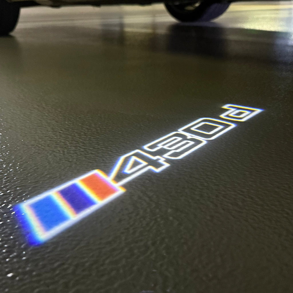 BMW M3 LOGO PROJECTOR LIGHTS Nr.24 (الكمية 1 = 1 مجموعة / 2 أضواء باب)