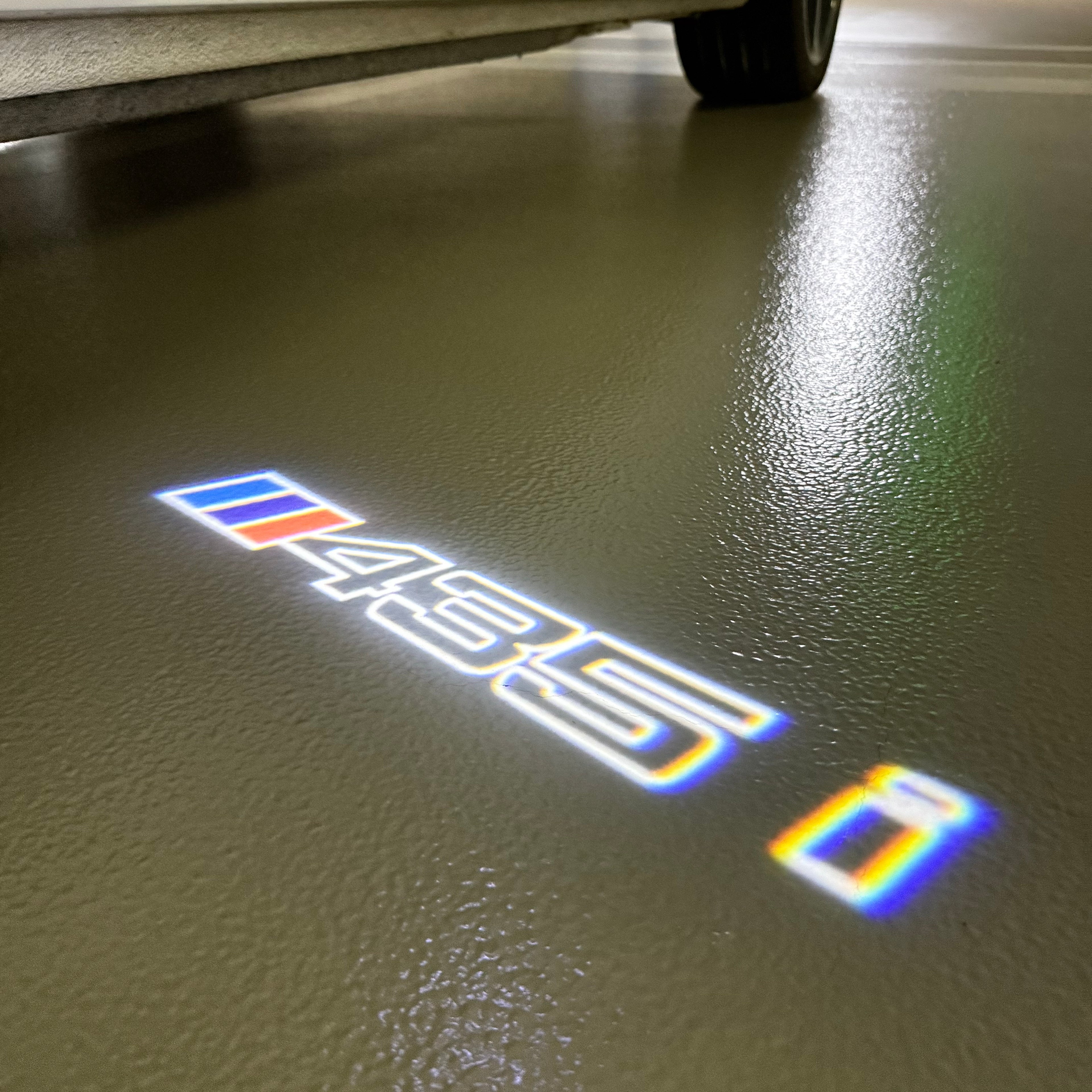 BMW M3 LOGO PROJECTOR LIGHTS Nr.24 (الكمية 1 = 1 مجموعة / 2 أضواء باب)