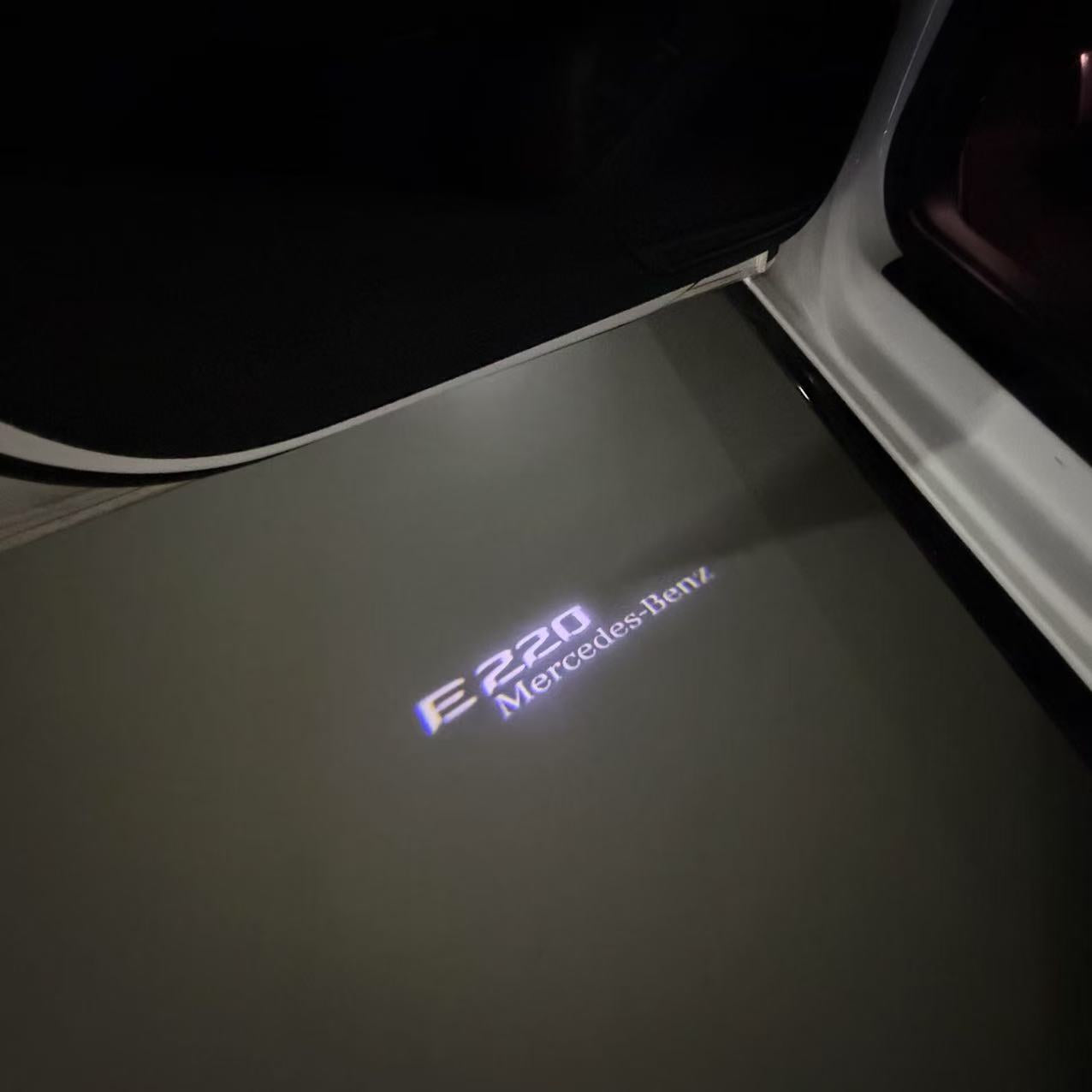 LUCI PROIETTORI LOGO MERCEDES BENZ Nr.03 (quantità 1 = 1 set / 2 luci porta)