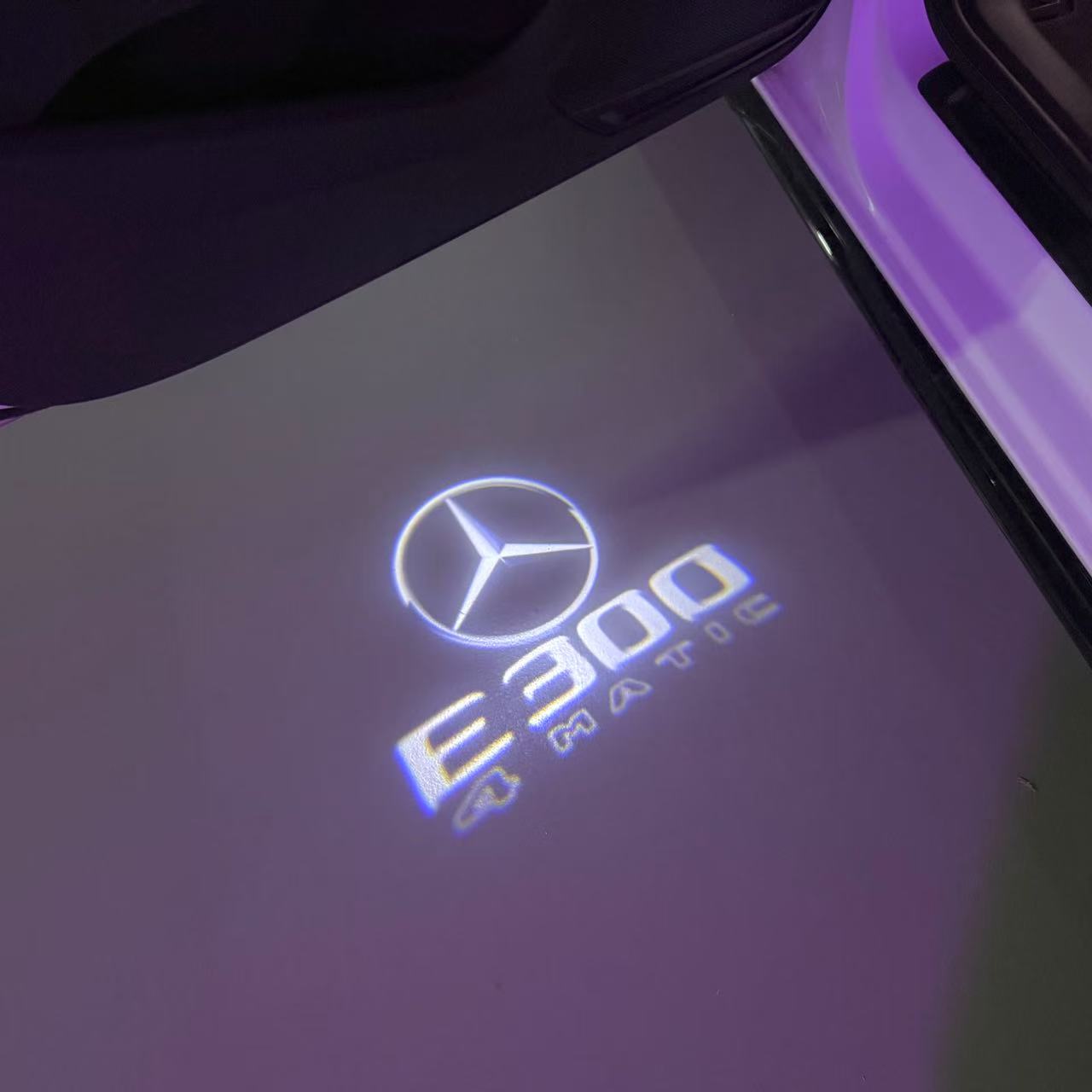 أضواء بروجكتور شعار MERCEDES BENZ رقم 03 (الكمية 1 = 1 مجموعة / 2 أضواء باب)