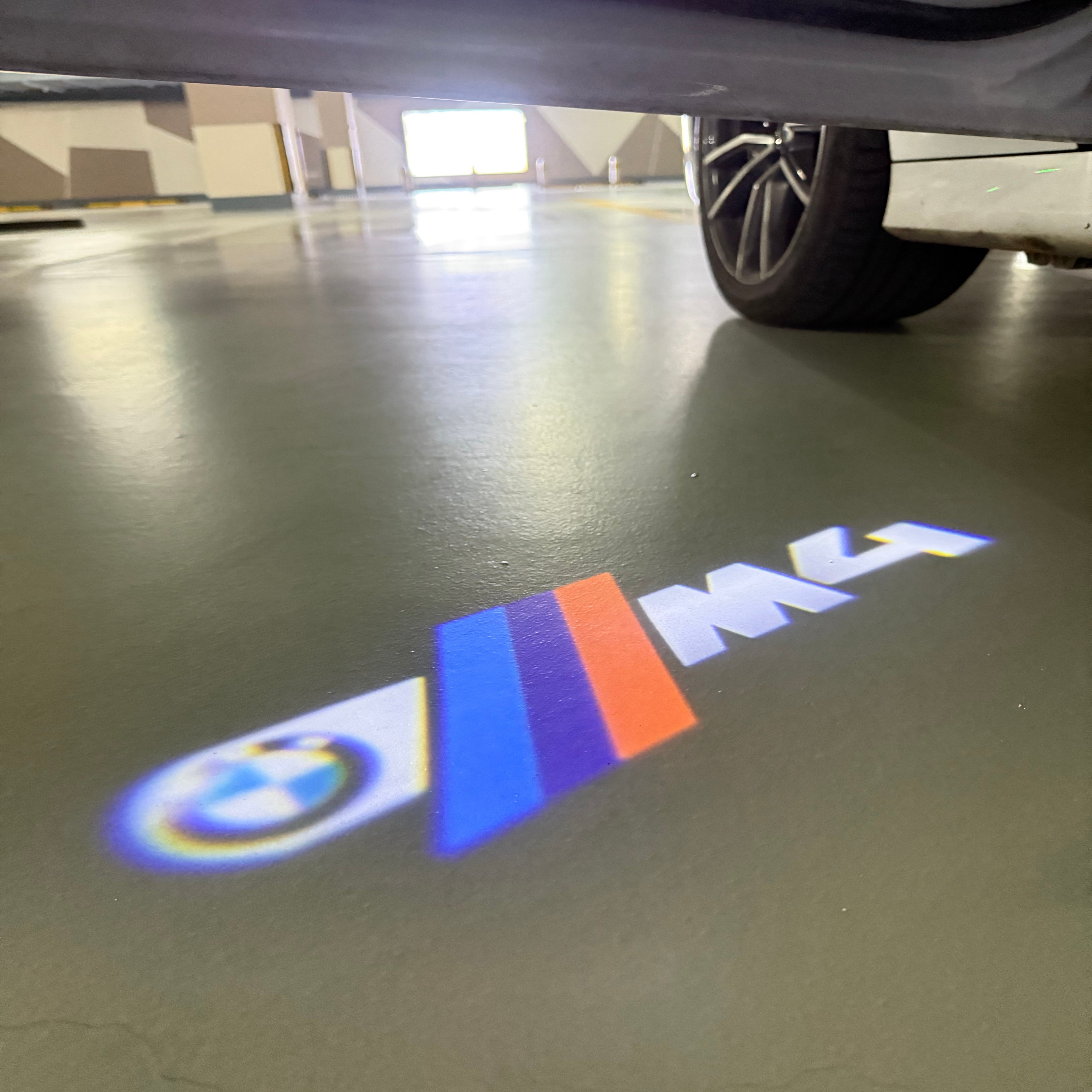 ÉCLAIRAGE DE PROJECTEUR BMW M3 LOGO Nr.24 (quantité 1 = 1 jeux / 2 feux de porte)