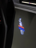 ÉCLAIRAGE DE PROJECTEUR BMW M3 LOGO Nr.24 (quantité 1 = 1 jeux / 2 feux de porte)