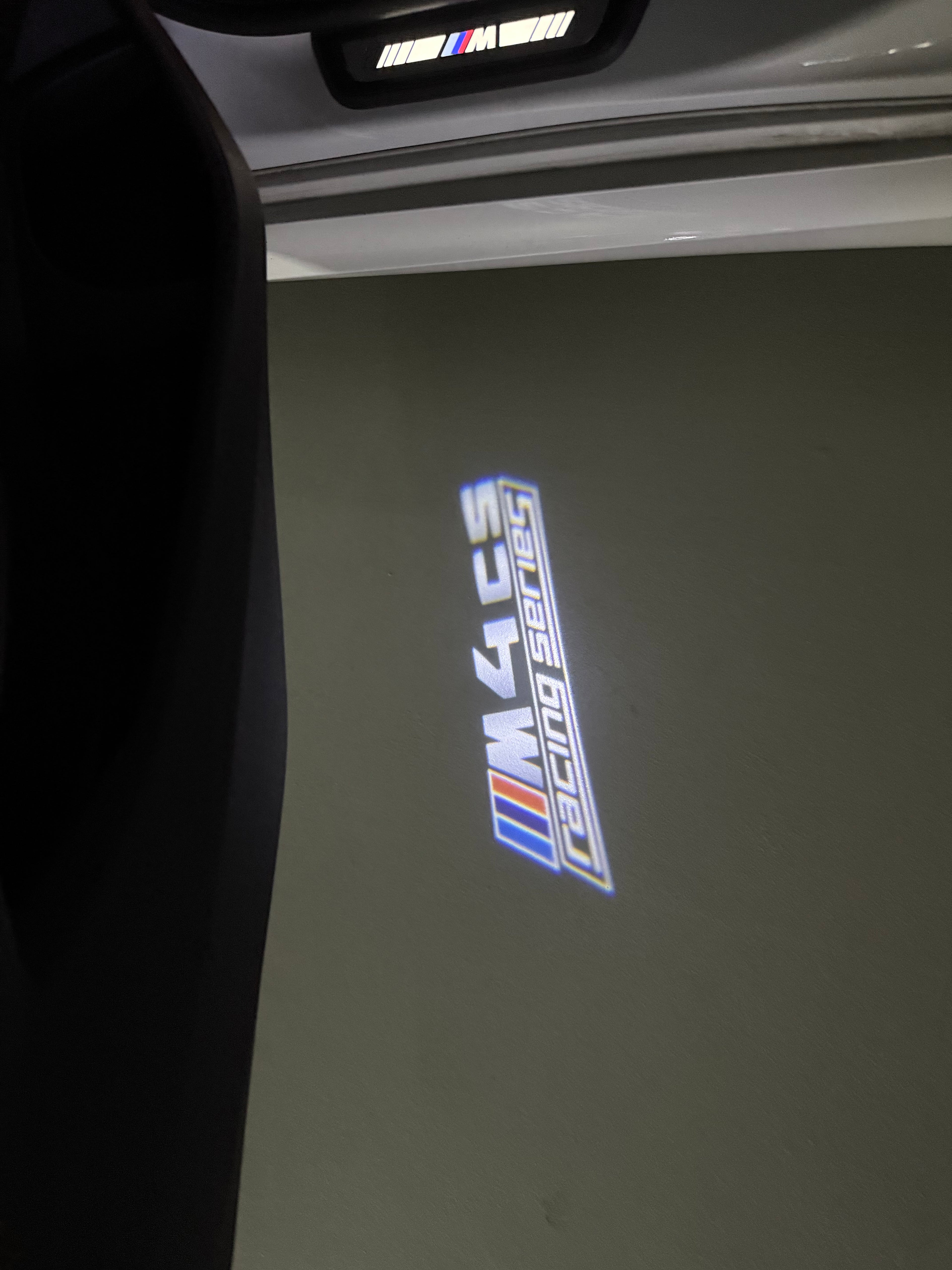 ÉCLAIRAGE DE PROJECTEUR BMW M3 LOGO Nr.24 (quantité 1 = 1 jeux / 2 feux de porte)