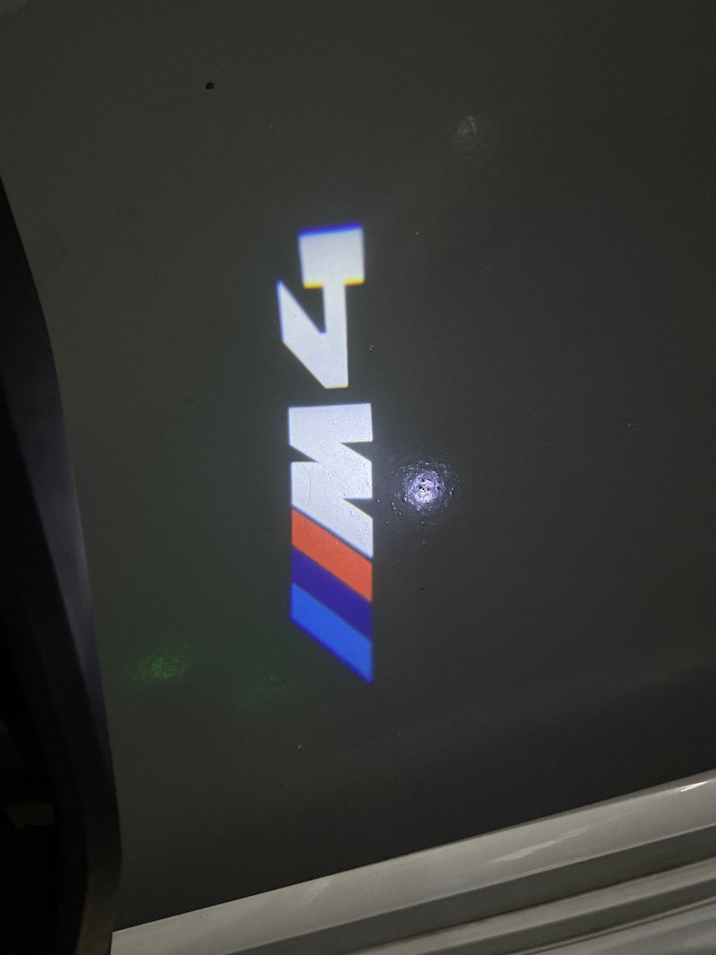 ÉCLAIRAGE DE PROJECTEUR BMW M3 LOGO Nr.24 (quantité 1 = 1 jeux / 2 feux de porte)