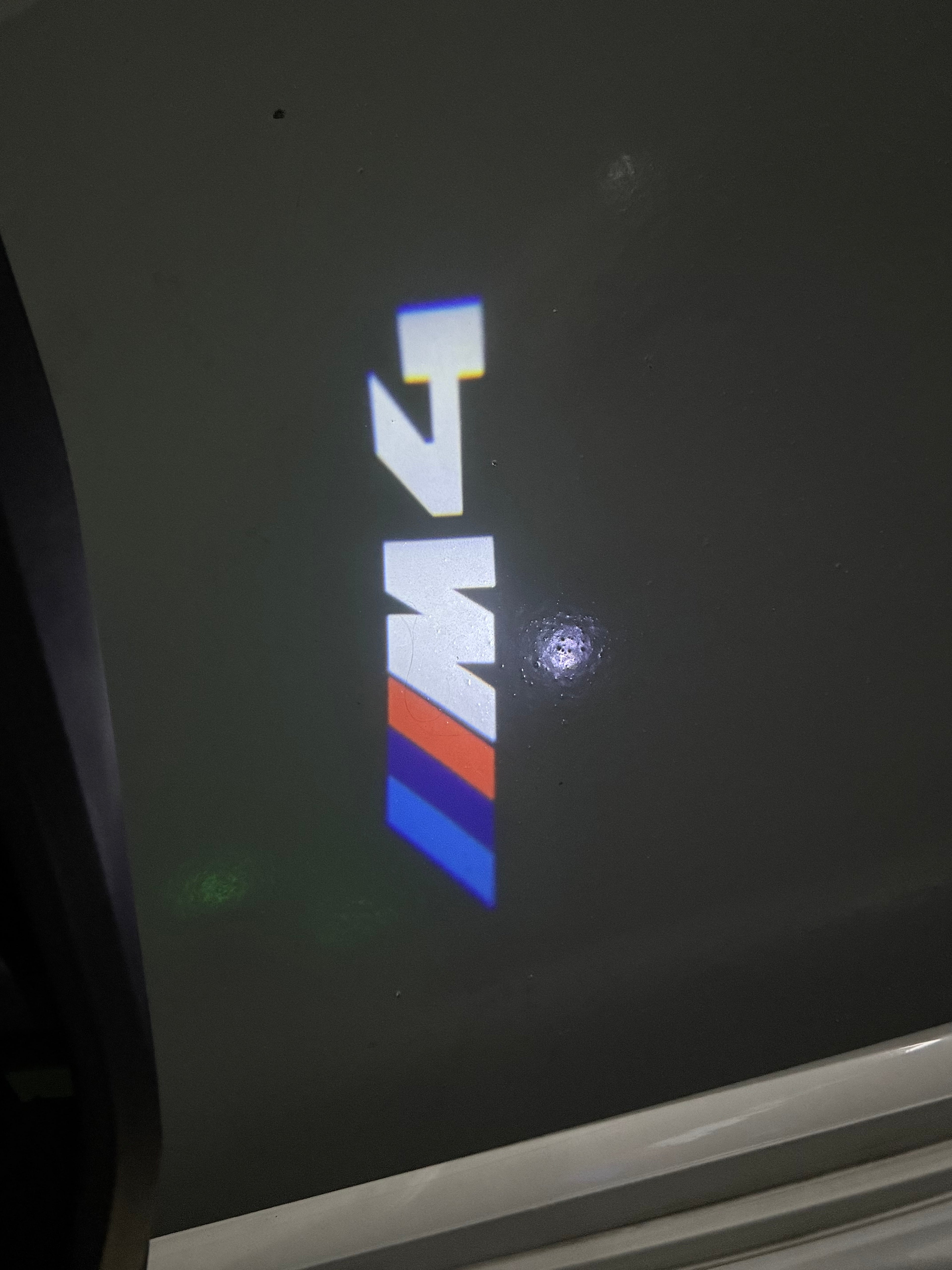 ÉCLAIRAGE DE PROJECTEUR BMW M3 LOGO Nr.24 (quantité 1 = 1 jeux / 2 feux de porte)