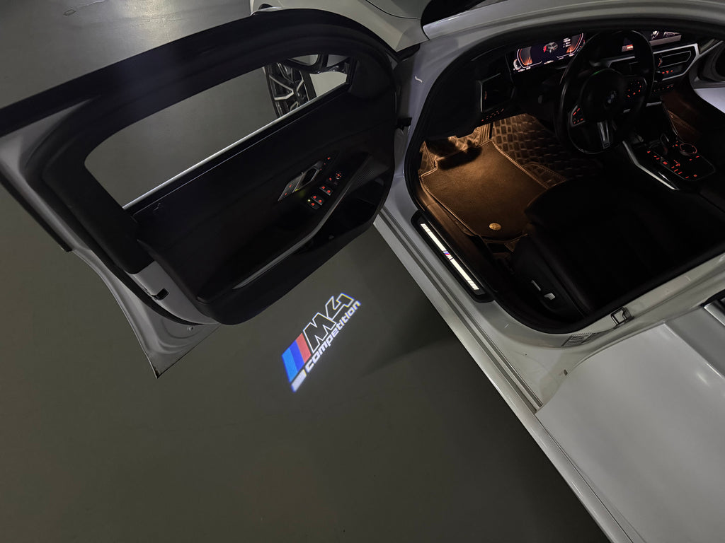 BMW M3 LOGO PROJECTOR LIGHTS Nr.24 (الكمية 1 = 1 مجموعة / 2 أضواء باب)