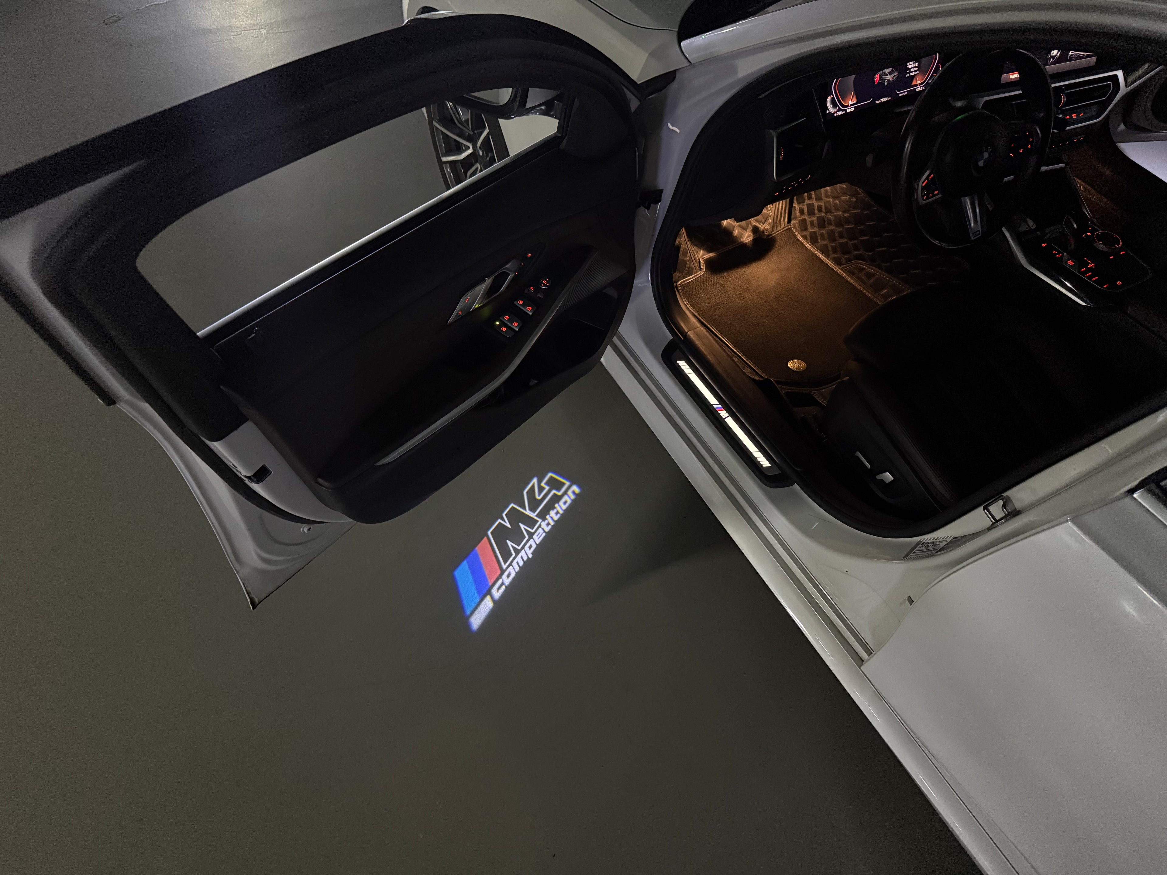 BMW M3 LOGO PROJECTOR LIGHTS Nr.24 (الكمية 1 = 1 مجموعة / 2 أضواء باب)