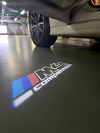 BMW M3 LOGO PROJECTOR LIGHTS Nr.24 (الكمية 1 = 1 مجموعة / 2 أضواء باب)