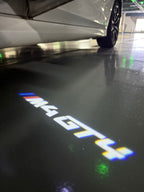 BMW M3 LOGO PROJECTOR LIGHTS Nr.24 (الكمية 1 = 1 مجموعة / 2 أضواء باب)