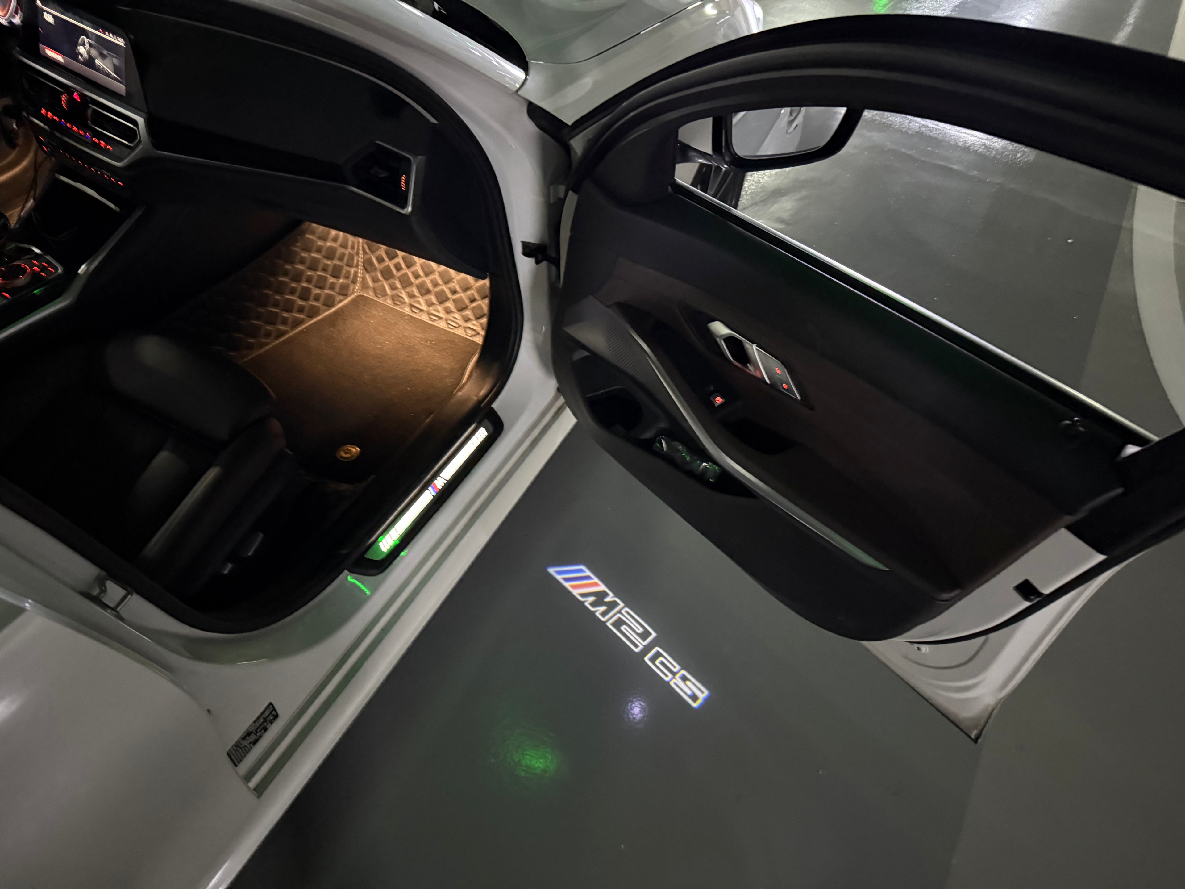 BMW M3 LOGO PROJECTOR LIGHTS Nr.24 (الكمية 1 = 1 مجموعة / 2 أضواء باب)