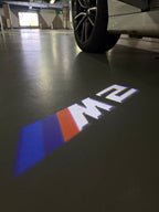 ÉCLAIRAGE DE PROJECTEUR BMW M3 LOGO Nr.24 (quantité 1 = 1 jeux / 2 feux de porte)