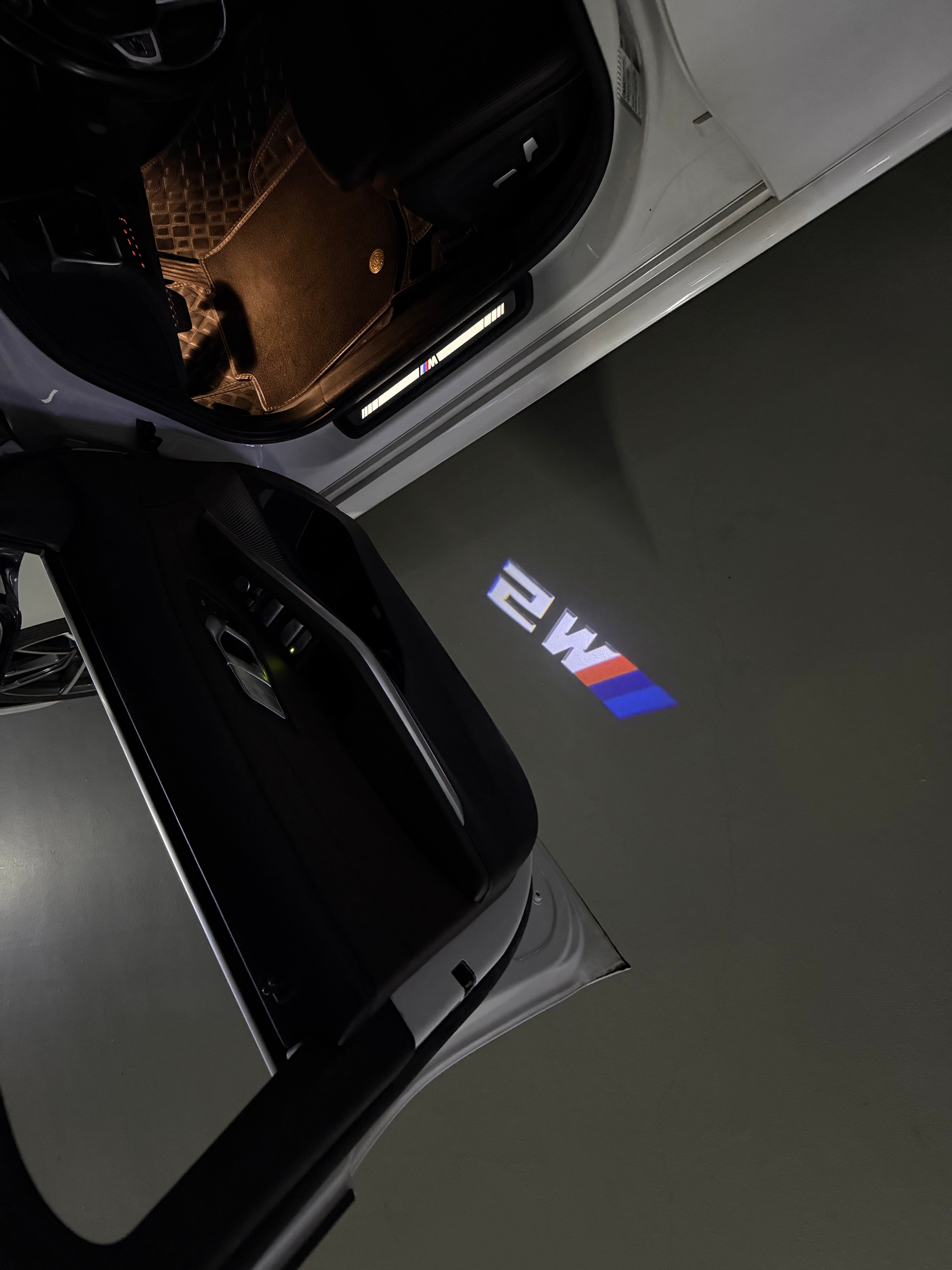 ÉCLAIRAGE DE PROJECTEUR BMW M3 LOGO Nr.24 (quantité 1 = 1 jeux / 2 feux de porte)