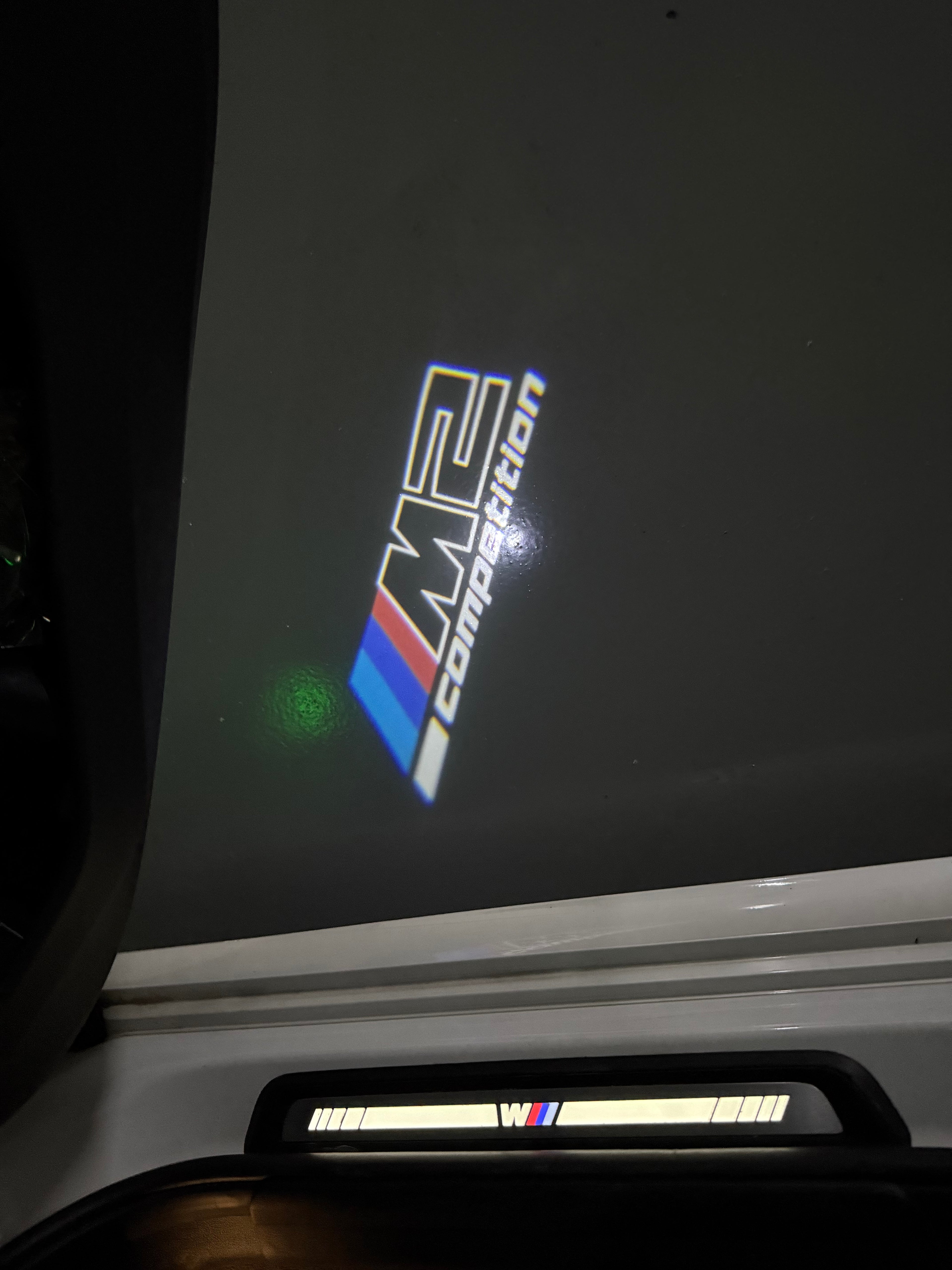 BMW M3 LOGO PROJECTOR LIGHTS Nr.24 (الكمية 1 = 1 مجموعة / 2 أضواء باب)