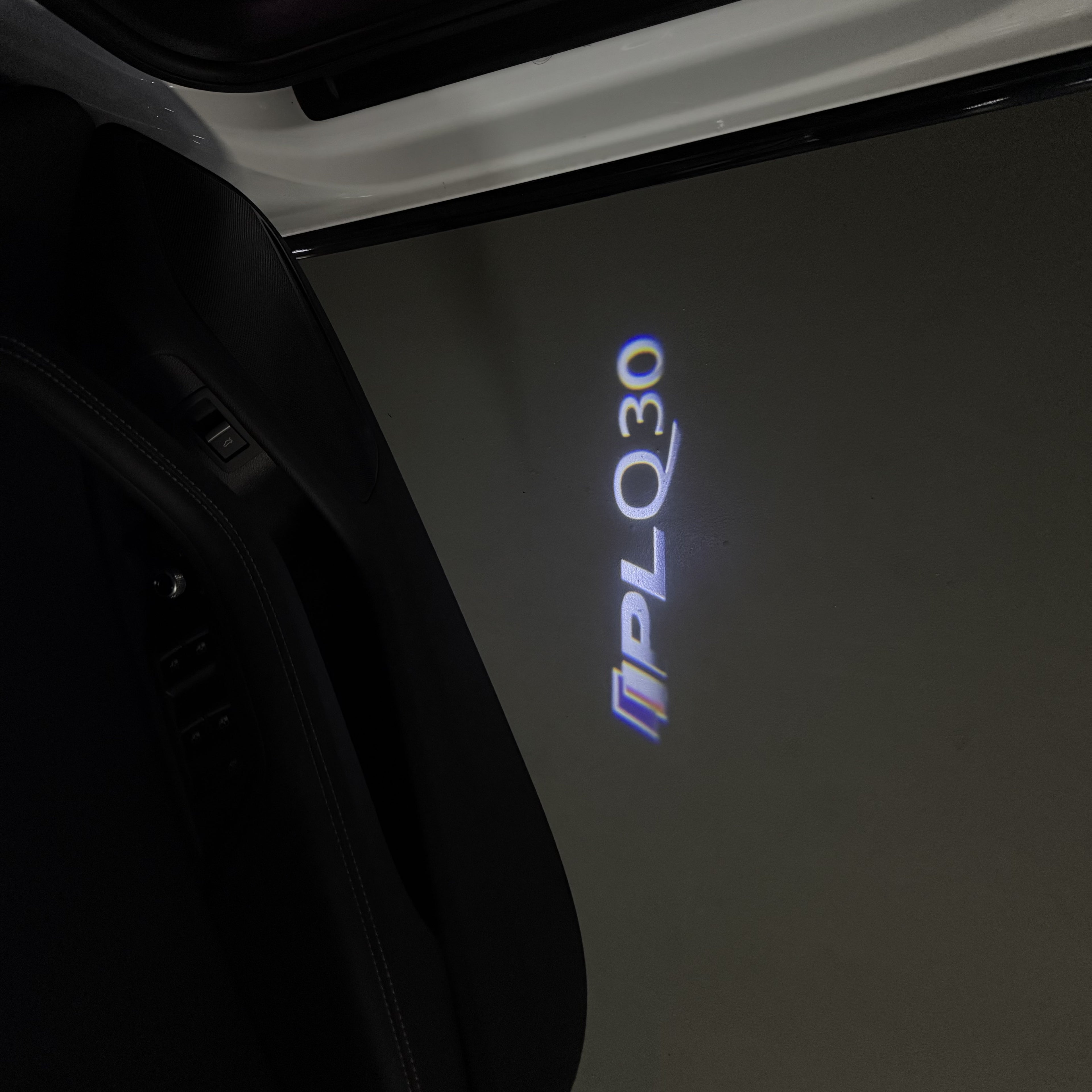 LUCI PROIETTORI LOGO INFINITI QX56 Nr.74 (quantità 1 = 1 set / 2 luci porta)