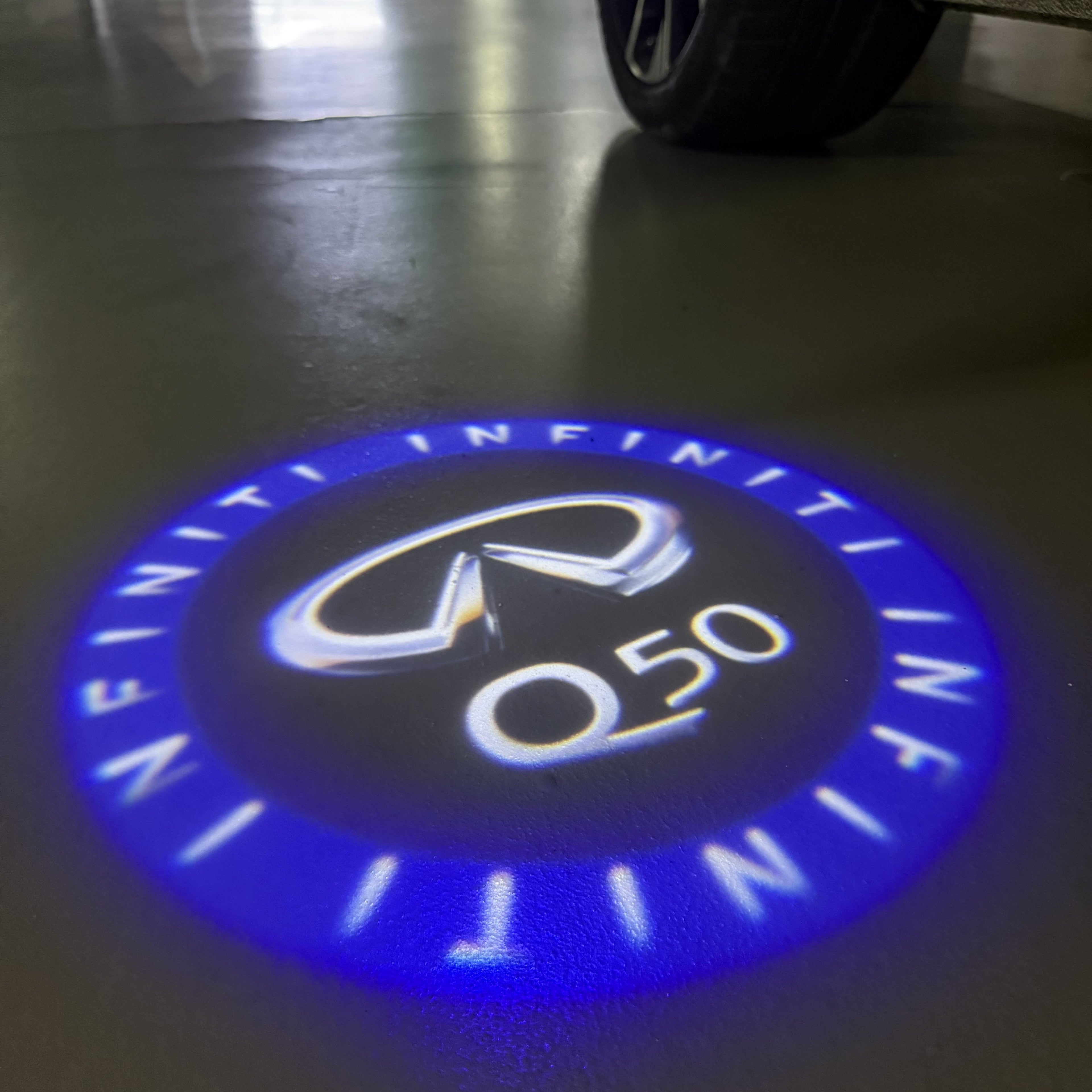 LUCI PROIETTORI LOGO INFINITI QX56 Nr.74 (quantità 1 = 1 set / 2 luci porta)