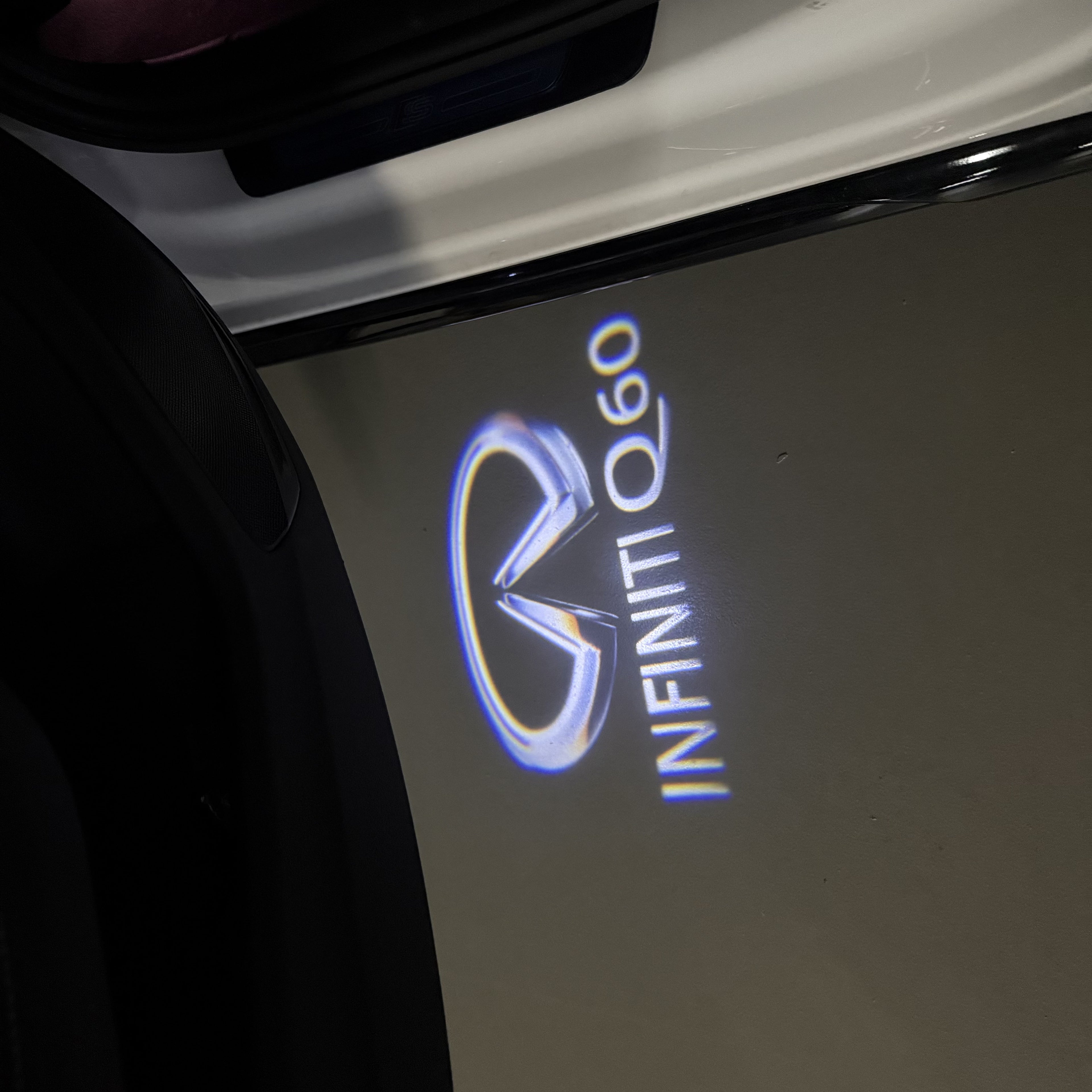 LUCI PROIETTORI LOGO INFINITI QX56 Nr.74 (quantità 1 = 1 set / 2 luci porta)